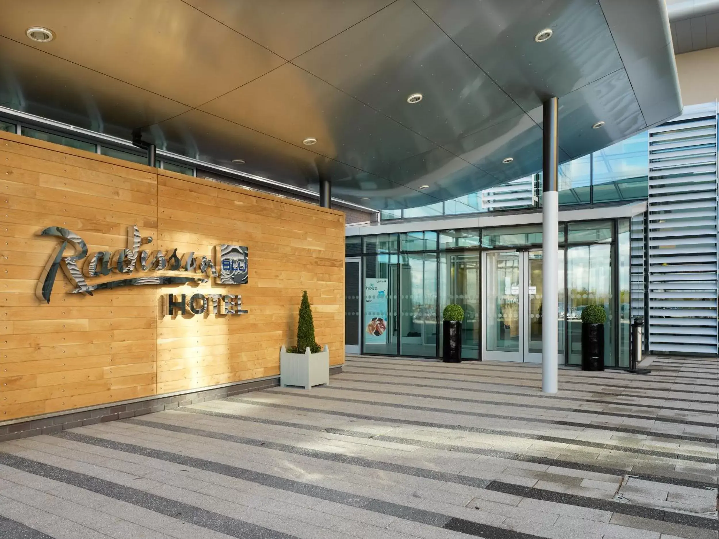 Facade/entrance in Radisson Blu Hotel East Midlands Airport