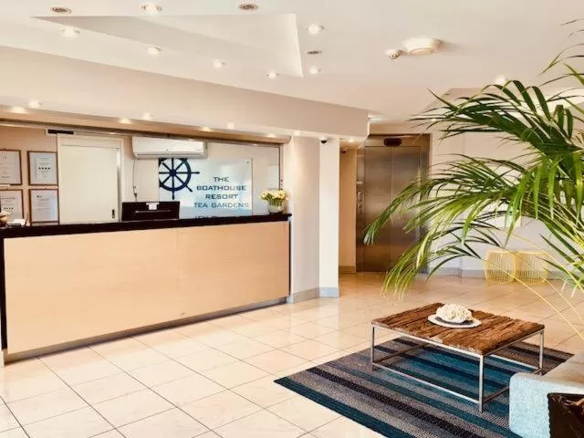 Boathouse Resort (Water Front)