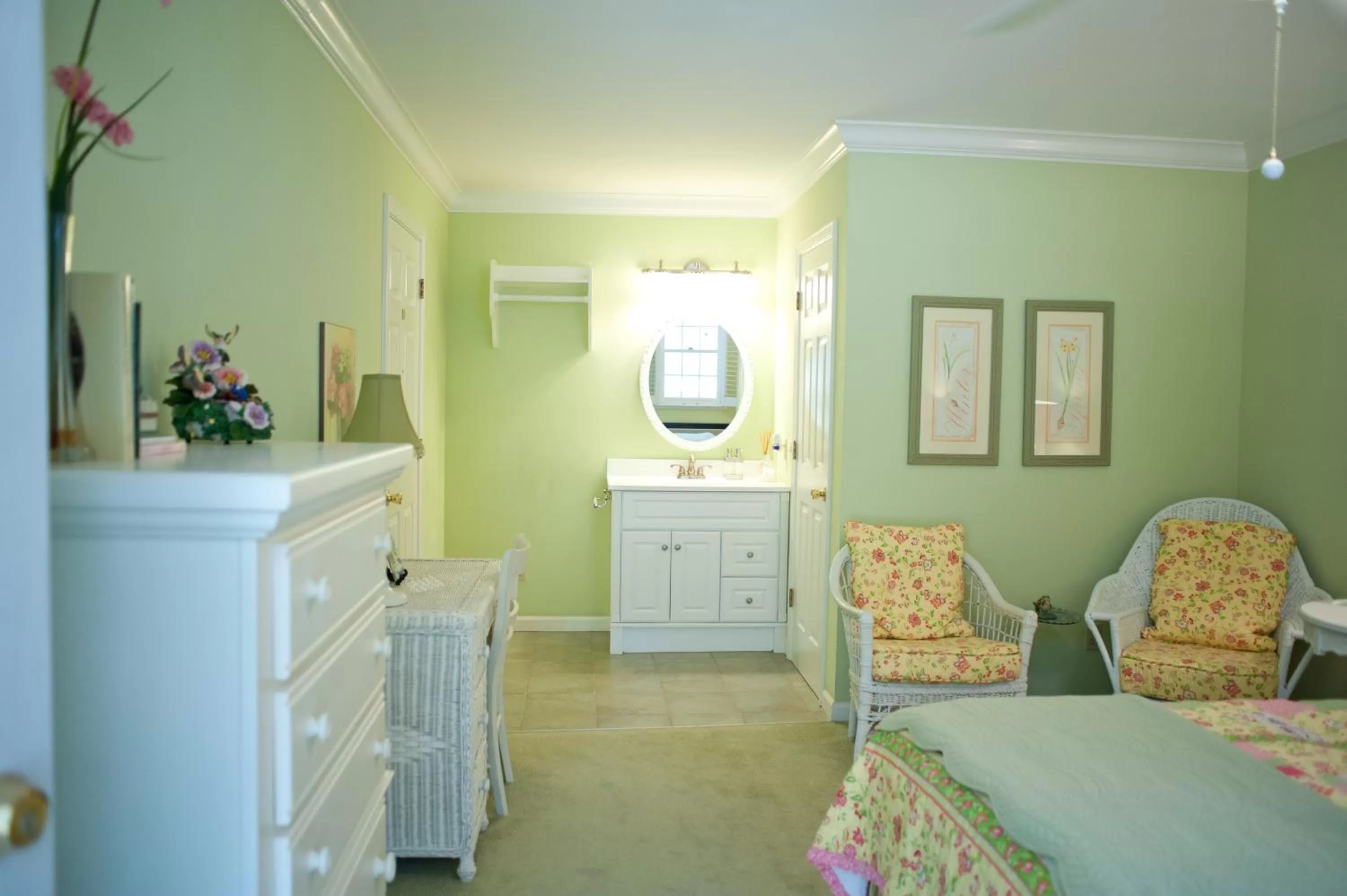 Photo of the whole room, Bed in Green Tree Inn