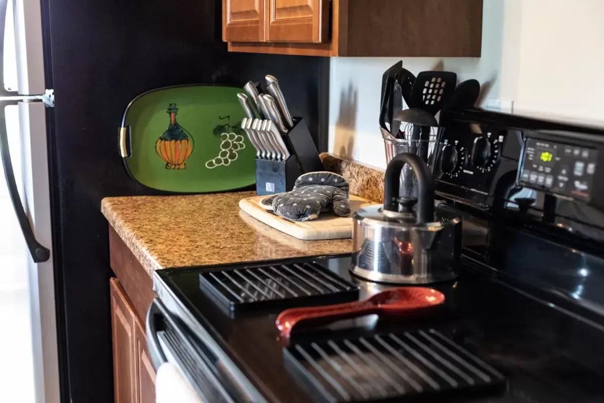 Kitchen/Kitchenette in South Broadway Manor