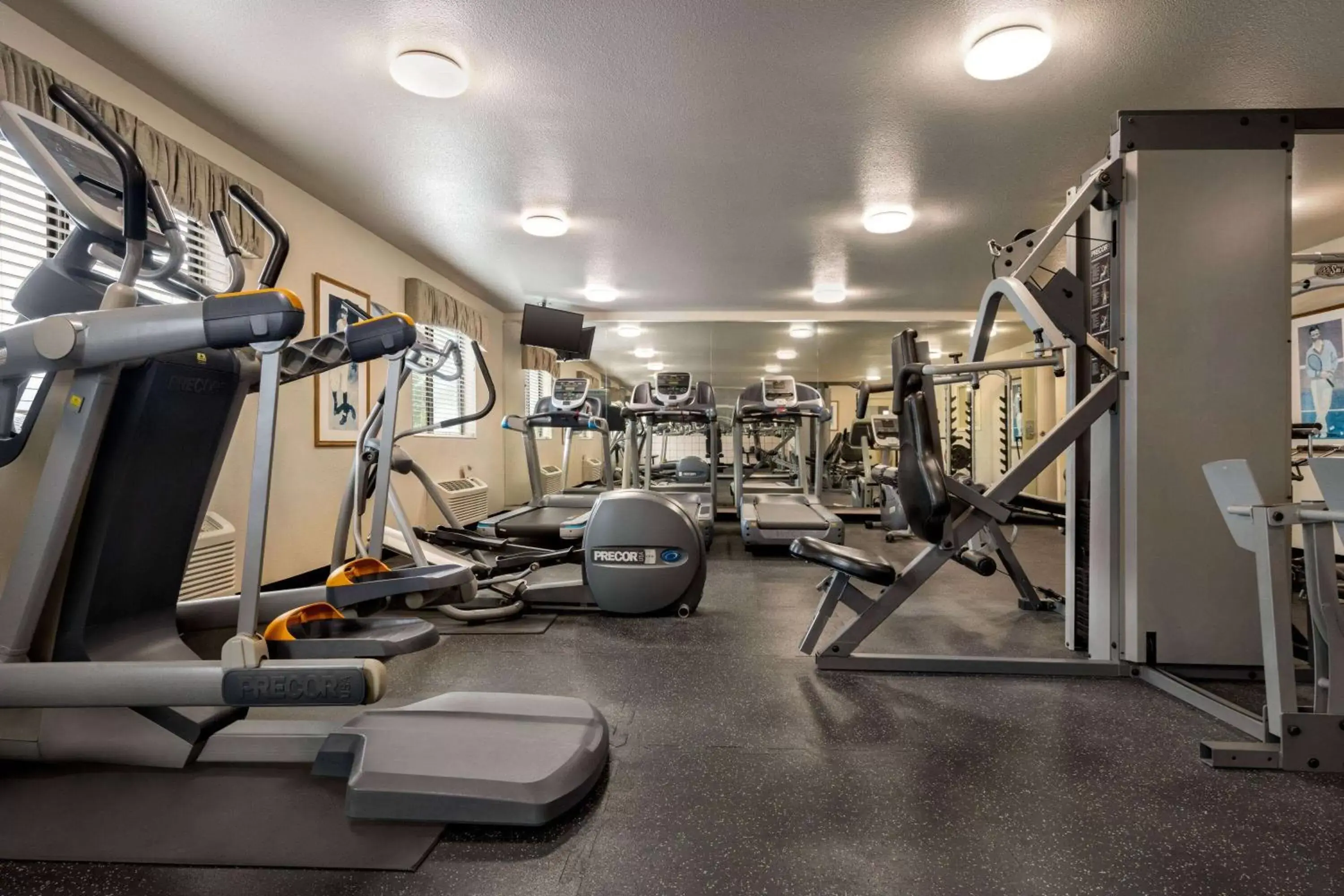 Fitness centre/facilities in Baymont by Wyndham Hearne Fitness centre/facilities in Baymont by Wyndham Hearne
