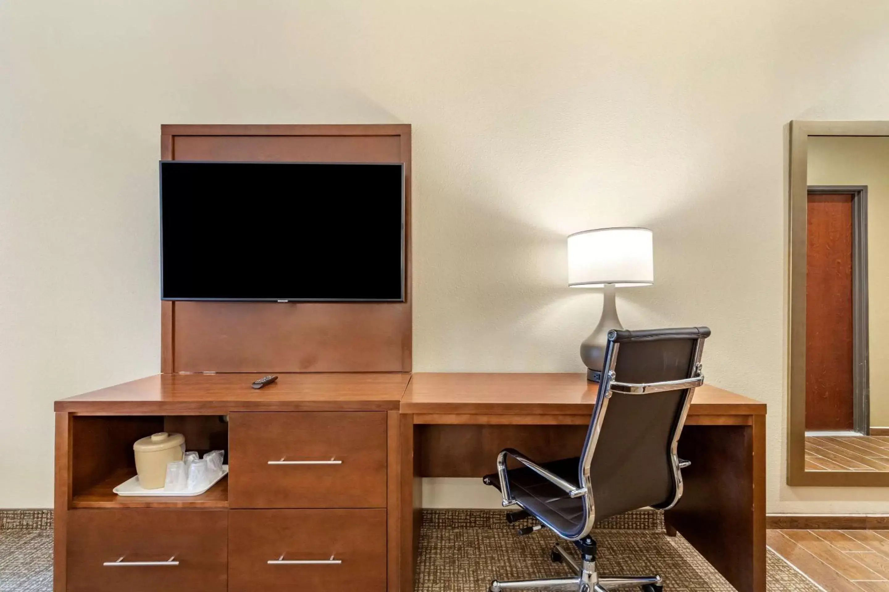 Photo of the whole room, TV/Entertainment Center in Comfort Suites San Antonio Ft. Sam Houston/SAMMC Area