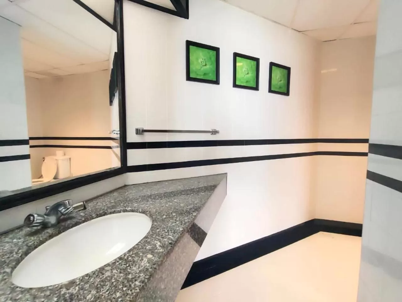 Bathroom in Seaview Suite at Rainbow Paradise