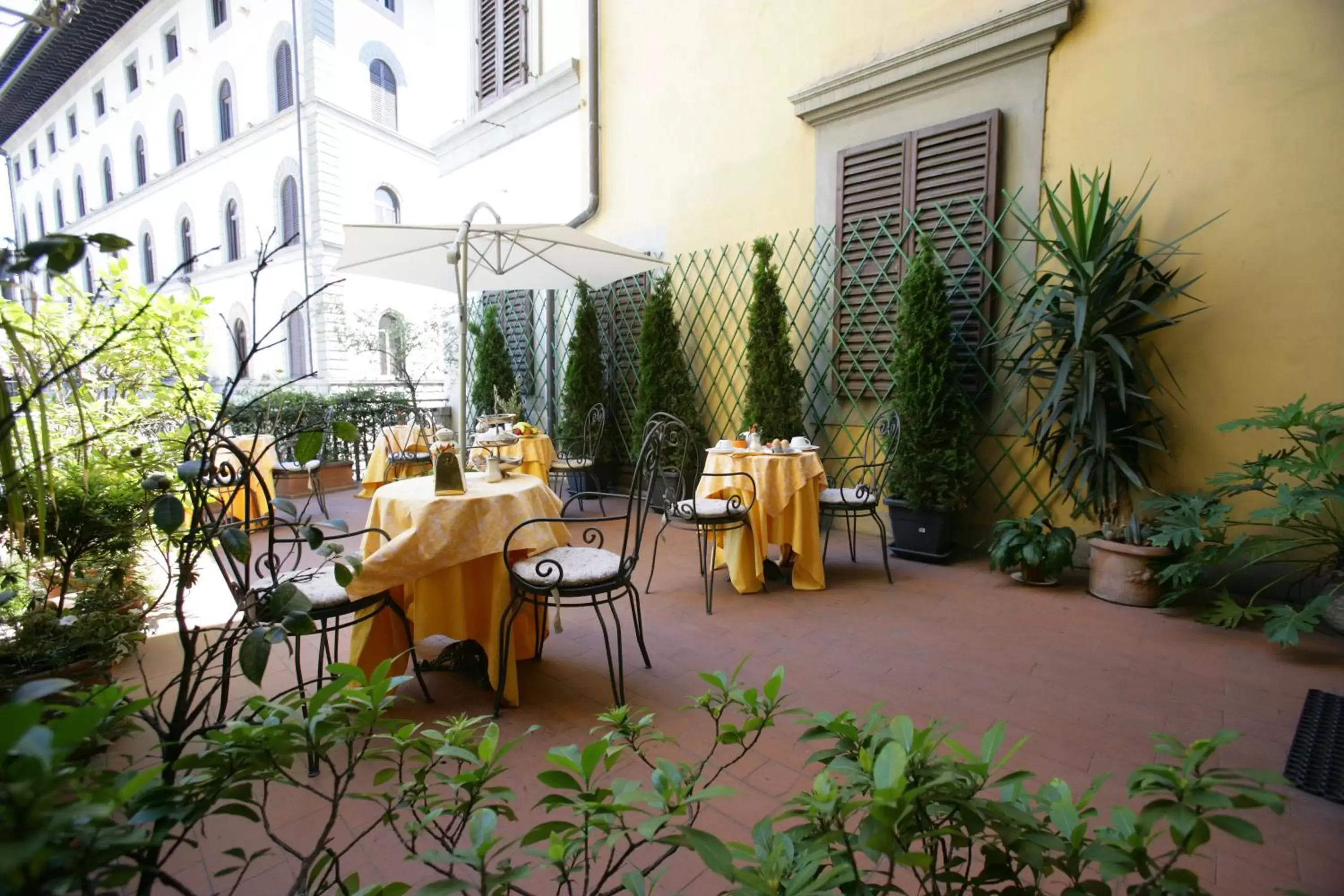 Restaurant/Places to Eat in Domus Florentiae Hotel