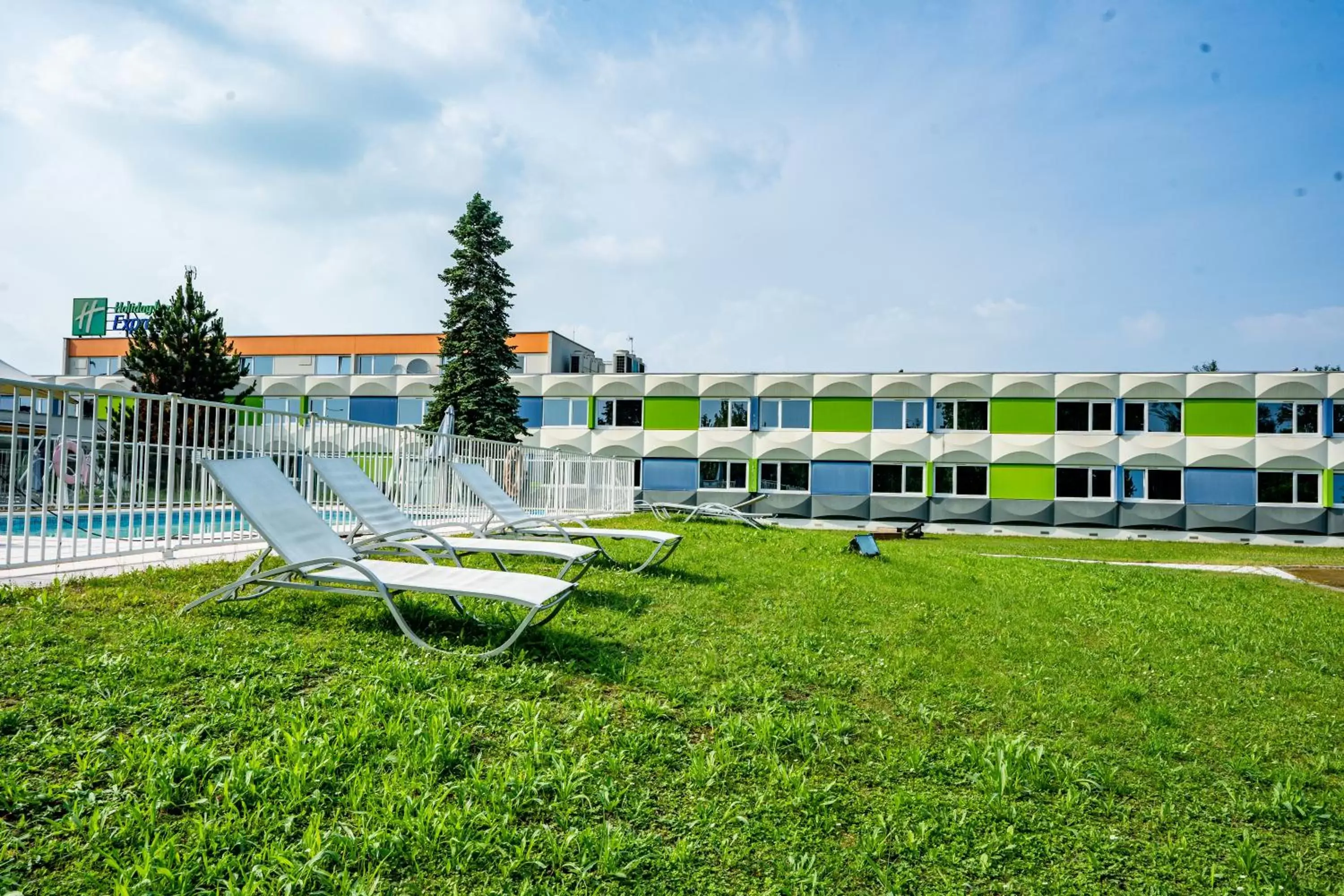 Garden, Property Building in Holiday Inn Express Strasbourg - Sud, an IHG Hotel