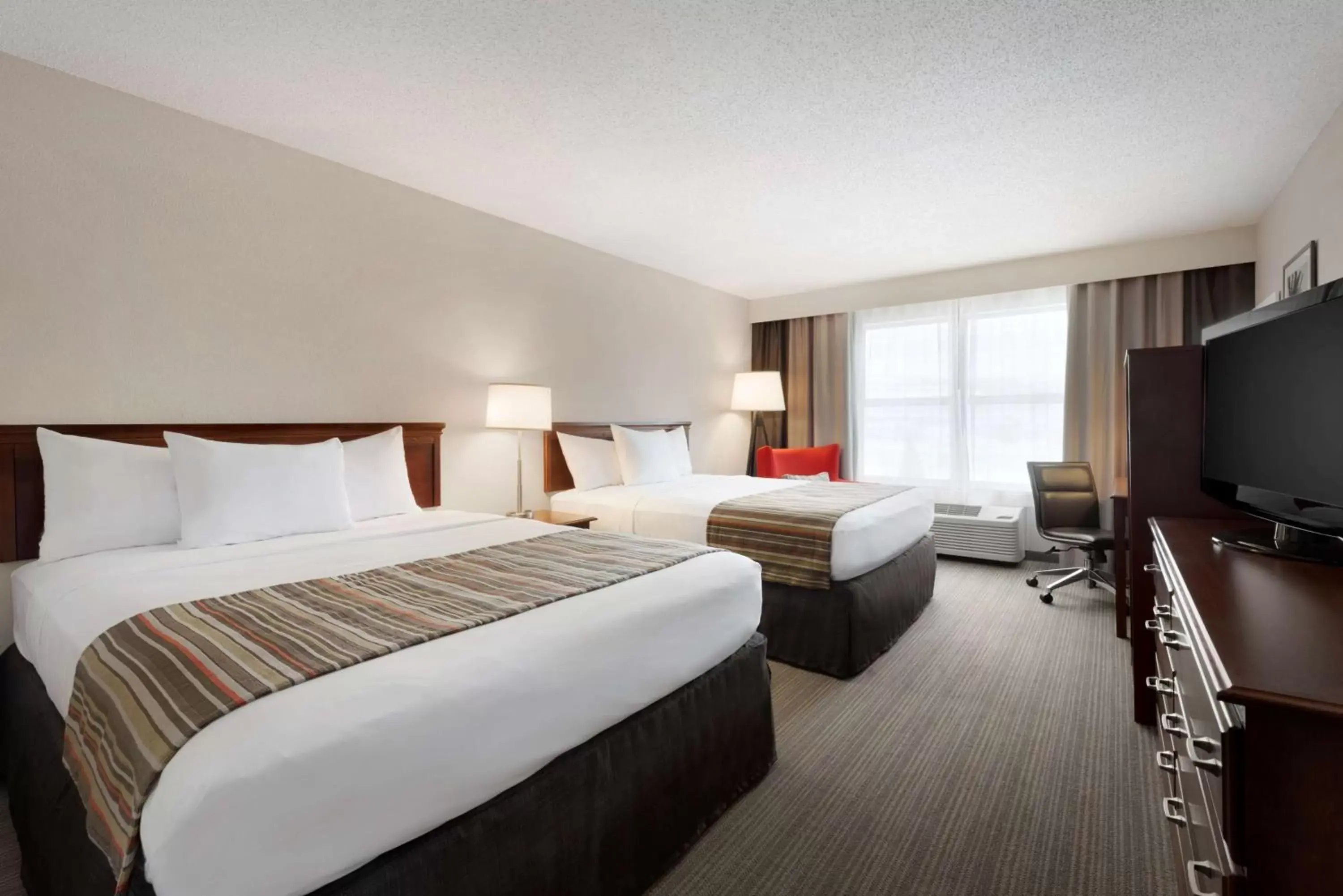 Photo of the whole room, Bed in Country Inn & Suites by Radisson, Houghton, MI