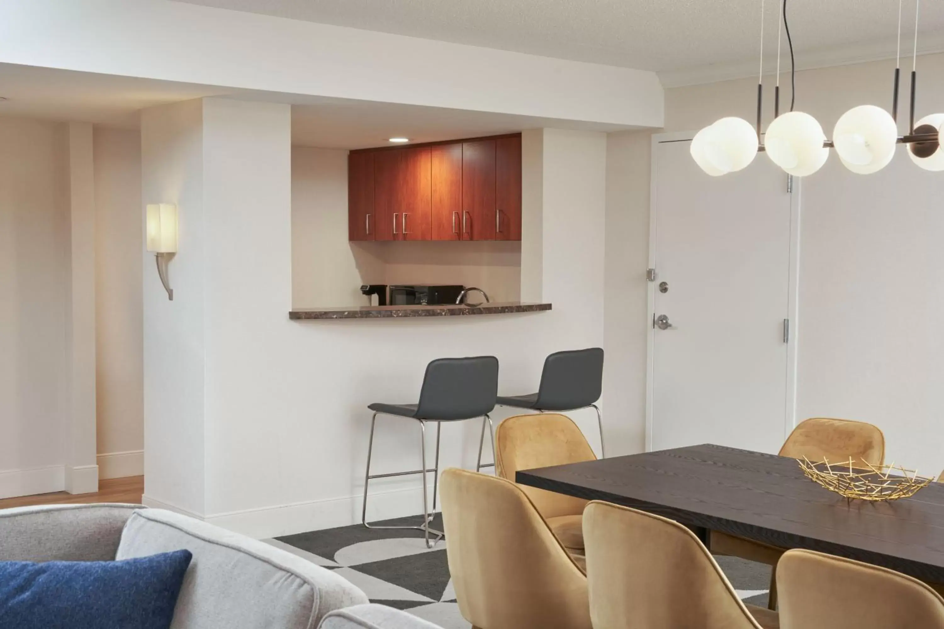 Photo of the whole room, Kitchen/Kitchenette in Sheraton Pittsburgh Hotel at Station Square