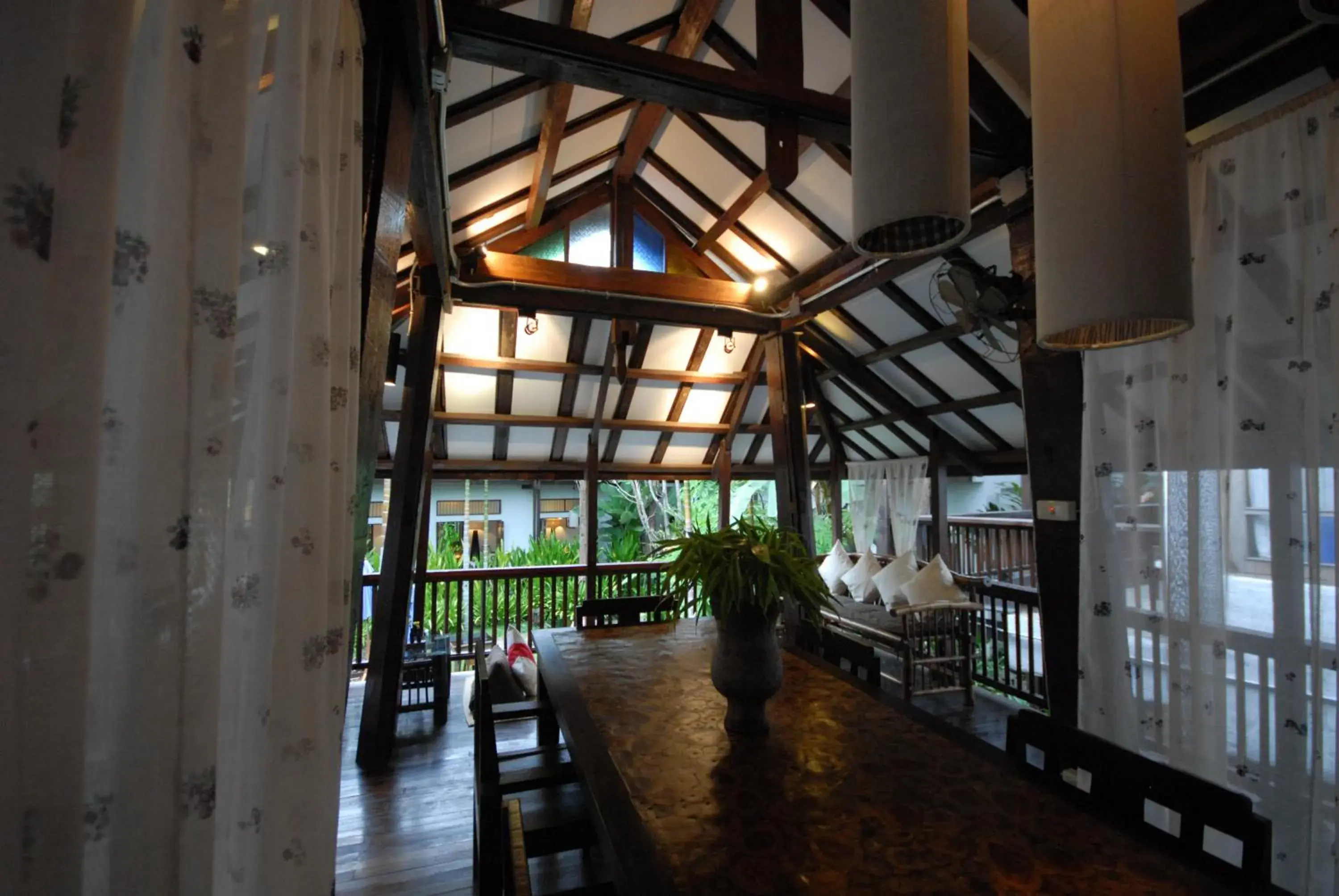 Restaurant/places to eat in Banthai Village Hotel