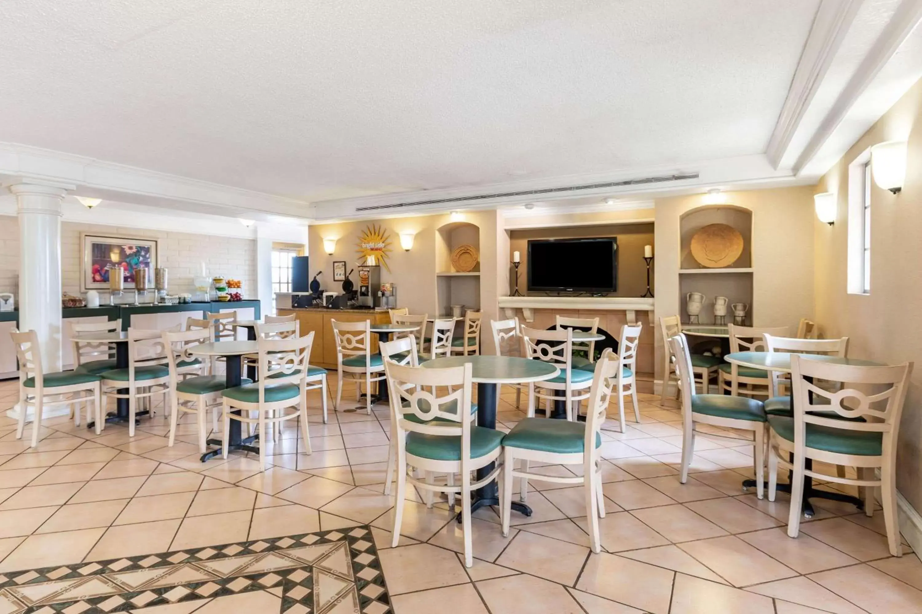Restaurant/Places to Eat in La Quinta Inn by Wyndham El Paso West