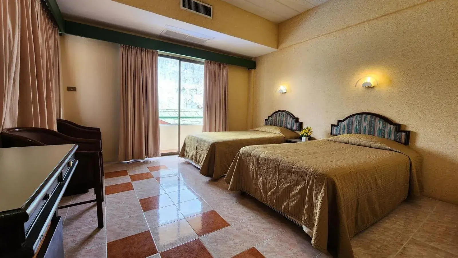 Bed in Pattaya Garden Resort