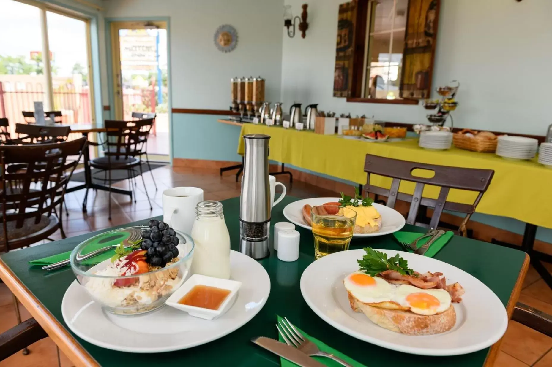 Continental breakfast, Restaurant/Places to Eat in Villa Mirasol Motor Inn