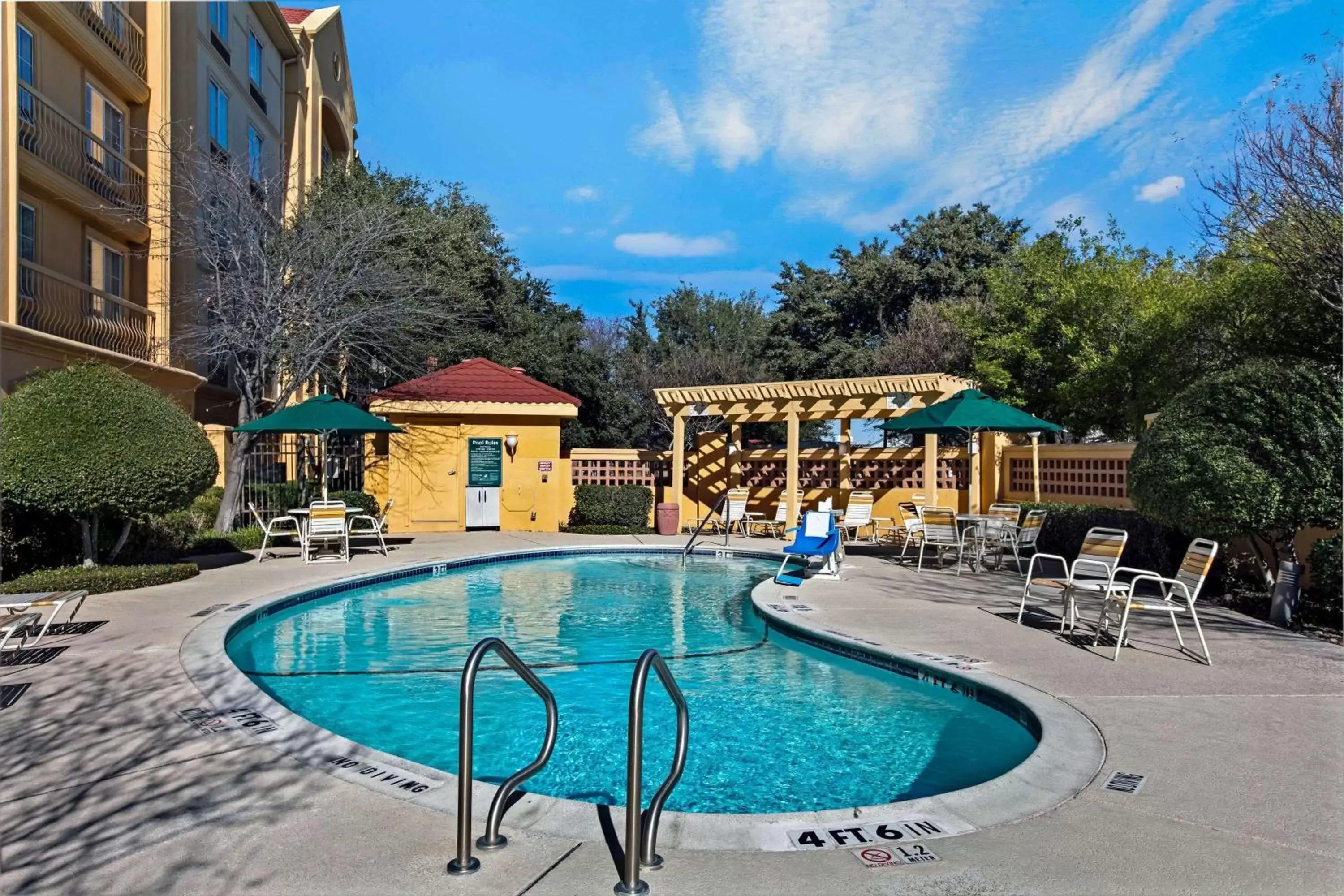 Pool view, Swimming Pool in La Quinta by Wyndham Dallas Arlington South