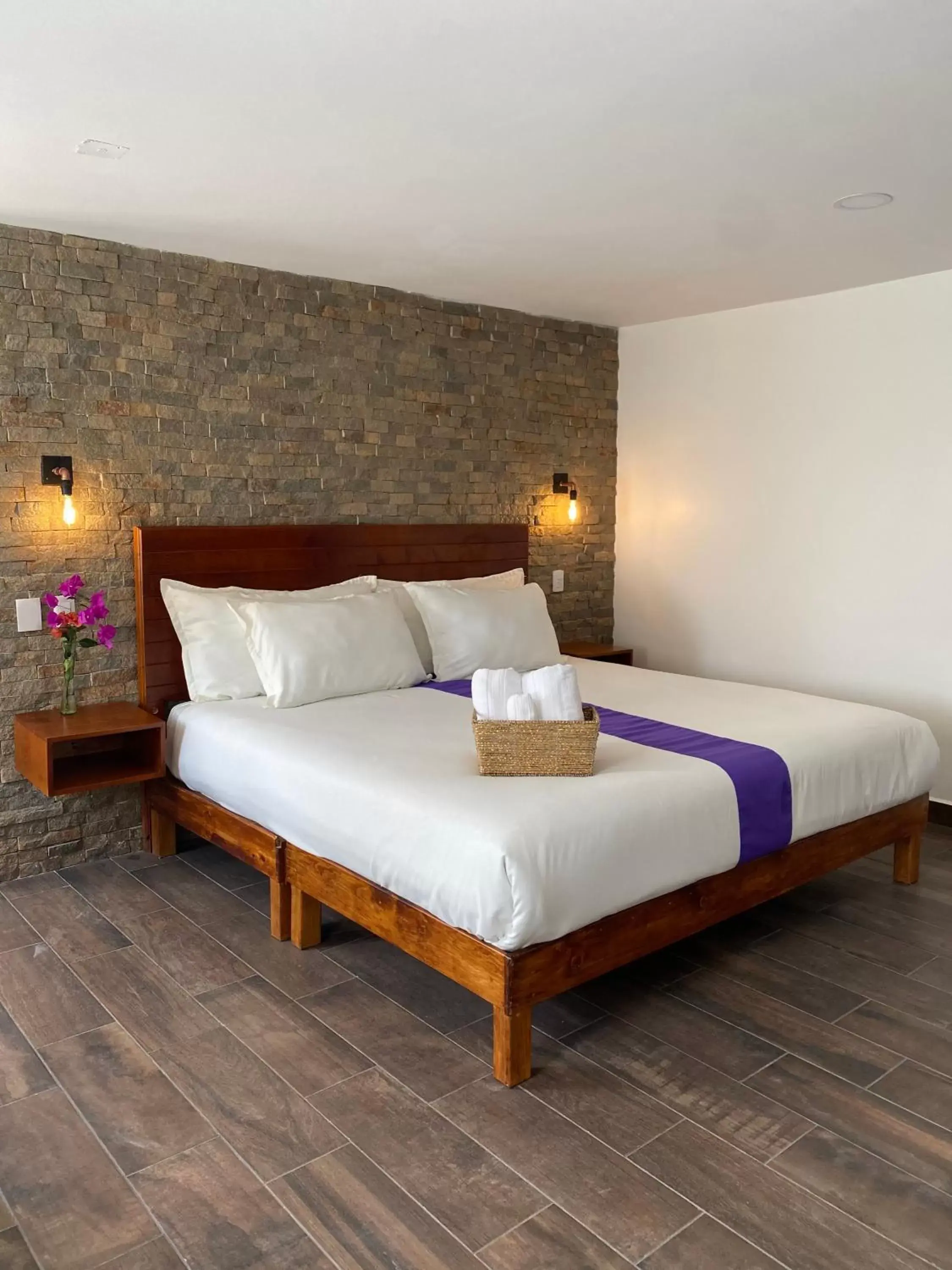 Bedroom, Bed in Hotel & Suites Cerro Roj0