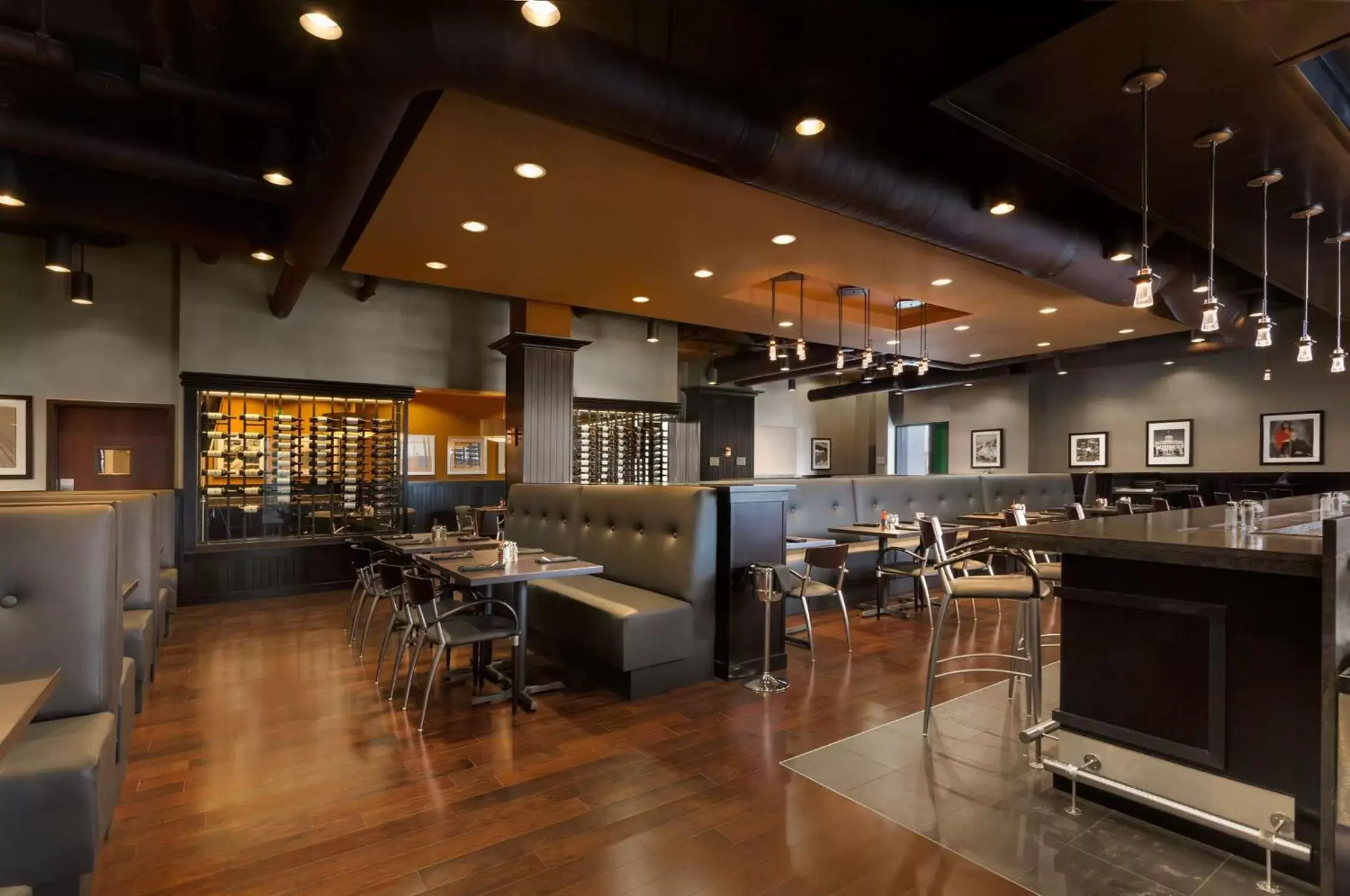 Restaurant/Places to Eat in Embassy Suites by Hilton Salt Lake West Valley City