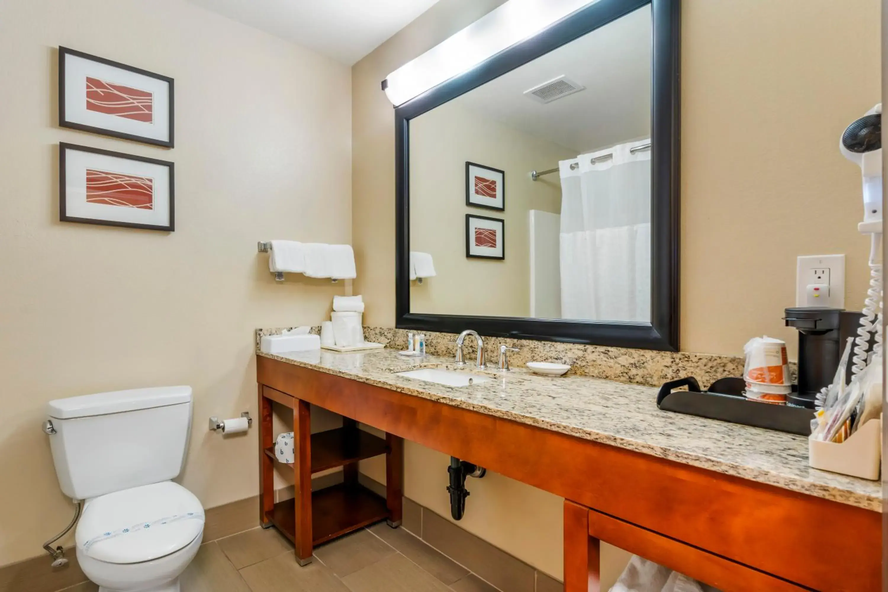 Toilet, Bathroom in Comfort Inn & Suites Redwood Country