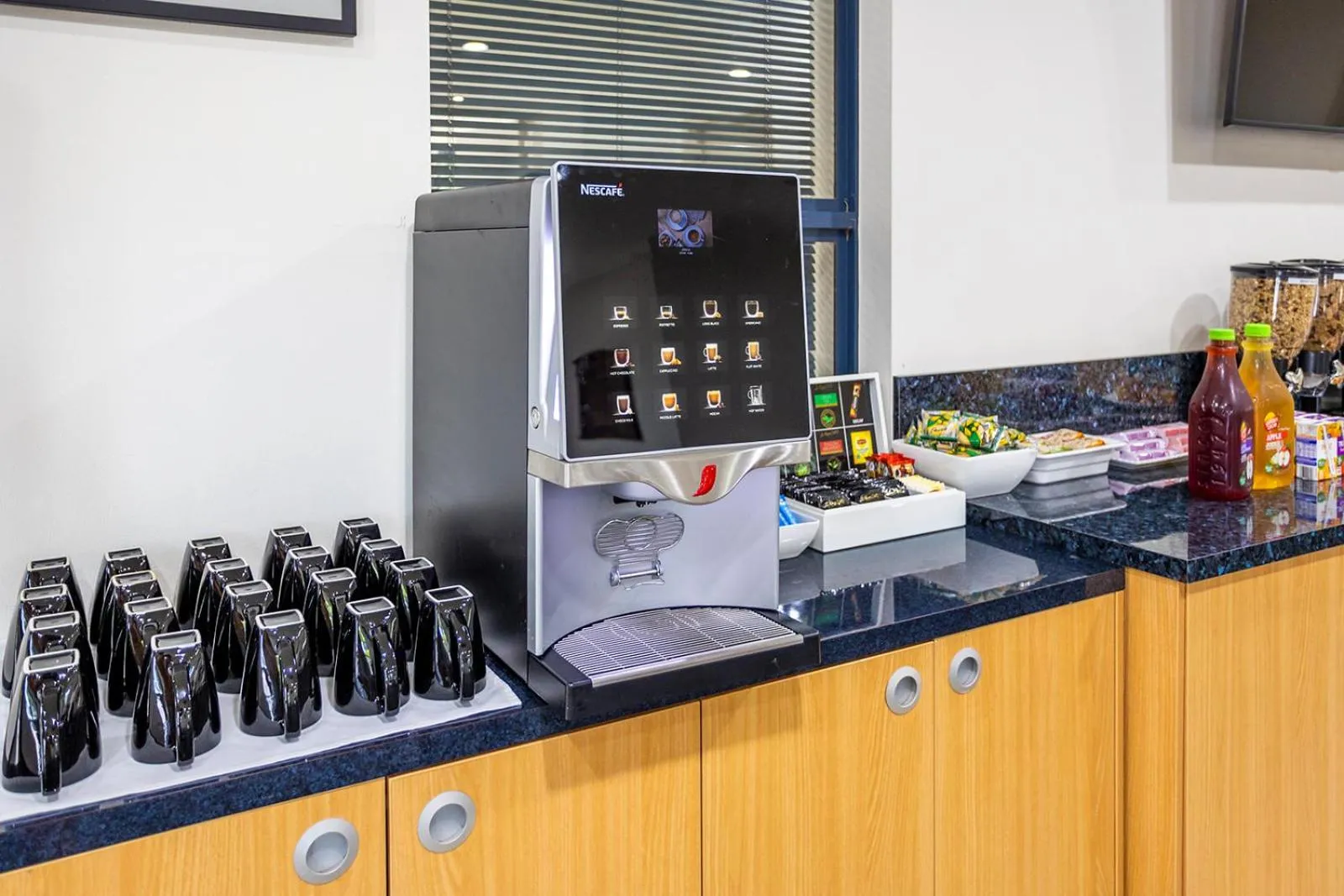 Property building in Hawkesbury Race Club Motel