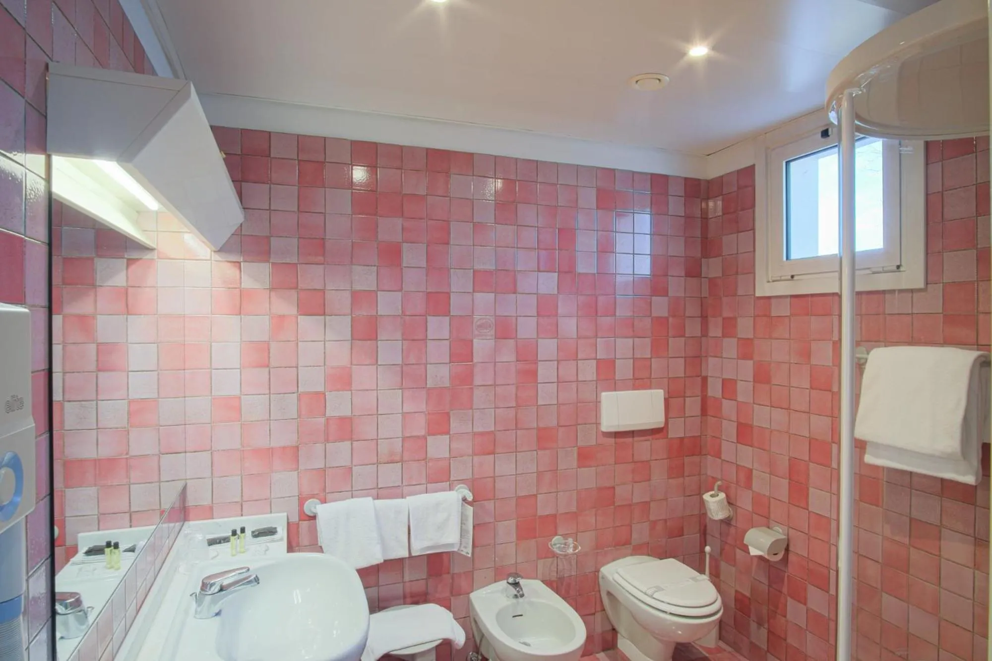 Bathroom in Hotel Viest