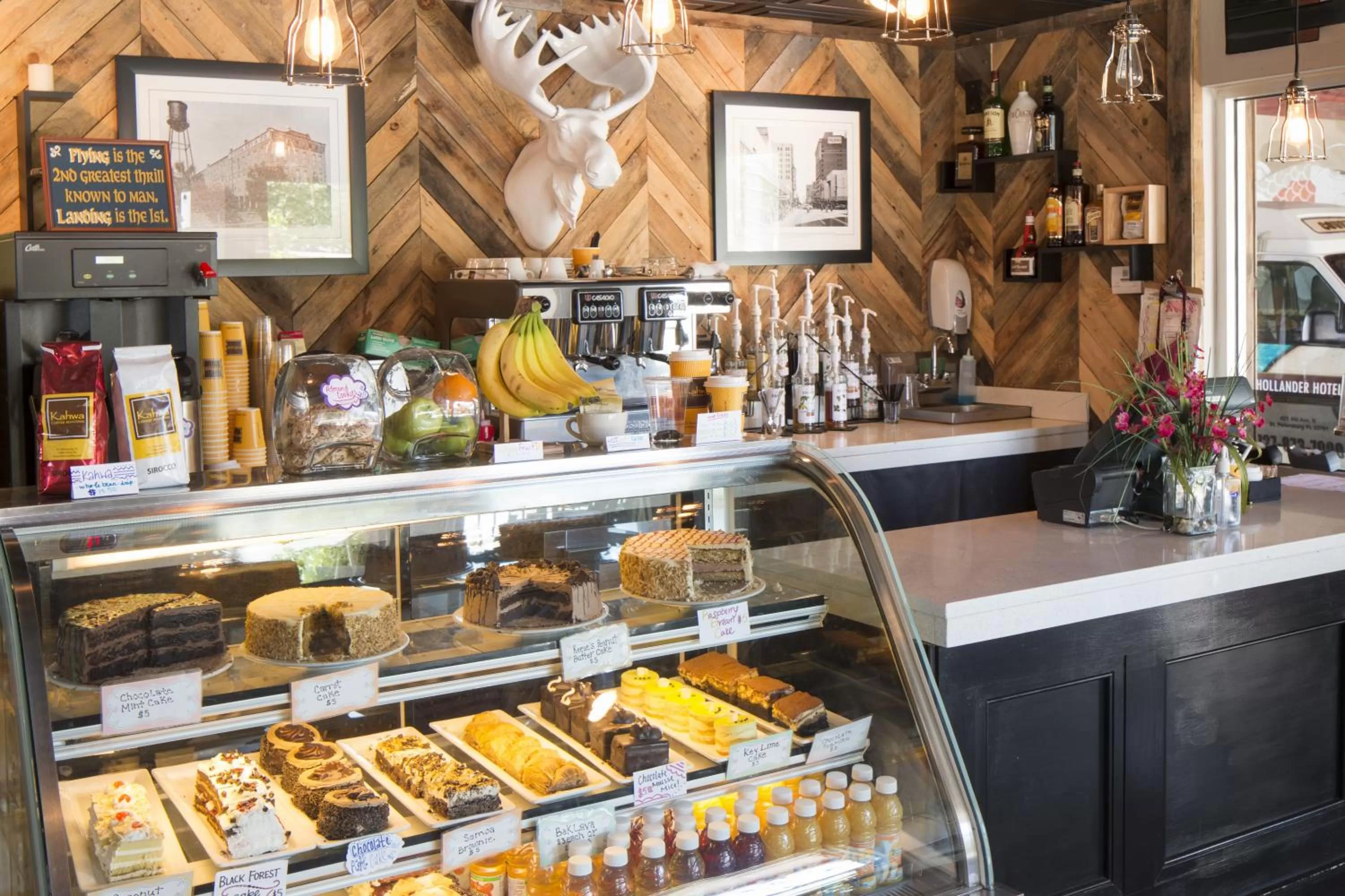 Restaurant/places to eat in Hollander Hotel - Downtown St. Petersburg