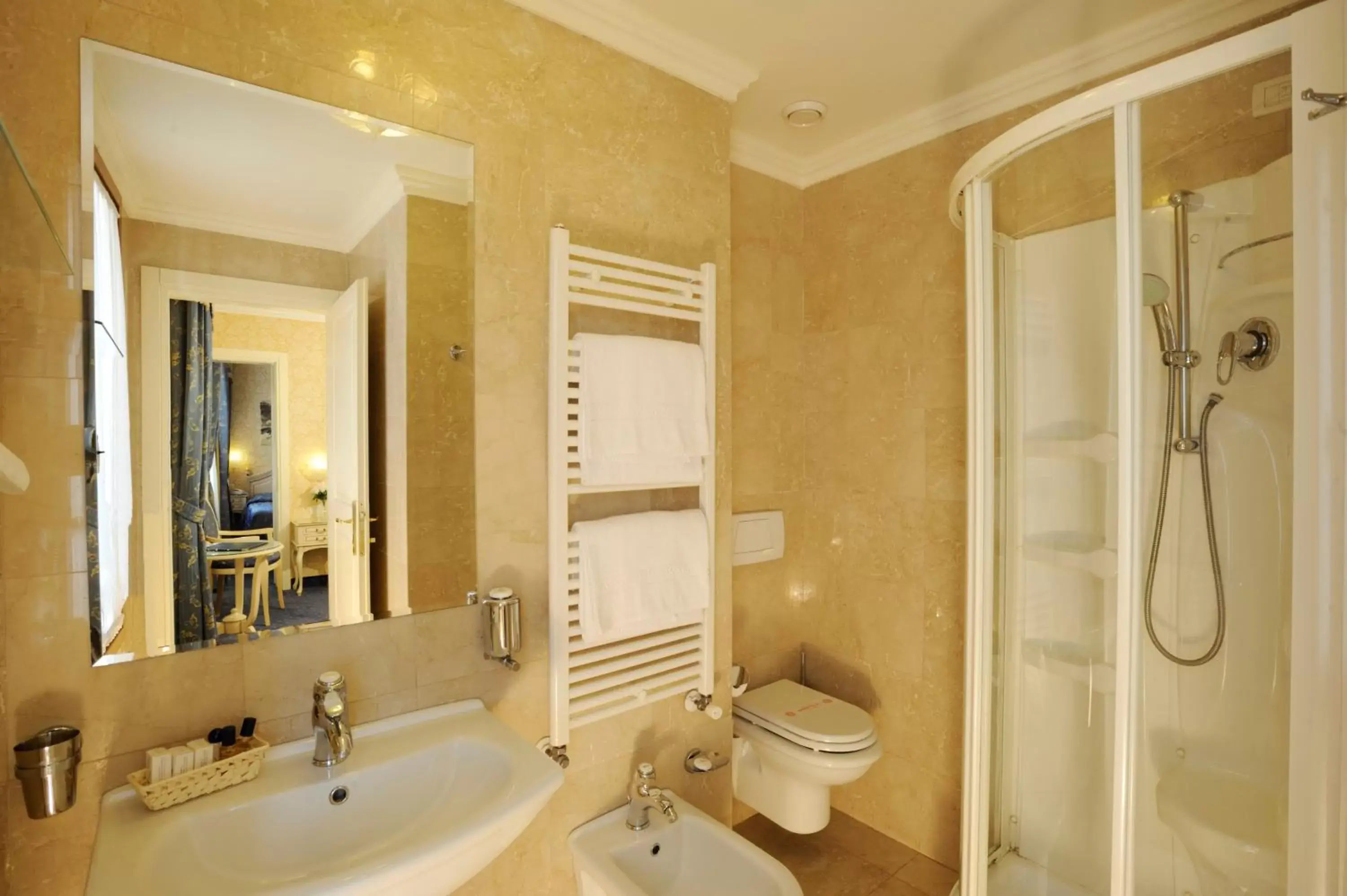 Shower, Bathroom in Hotel Ca' Formenta