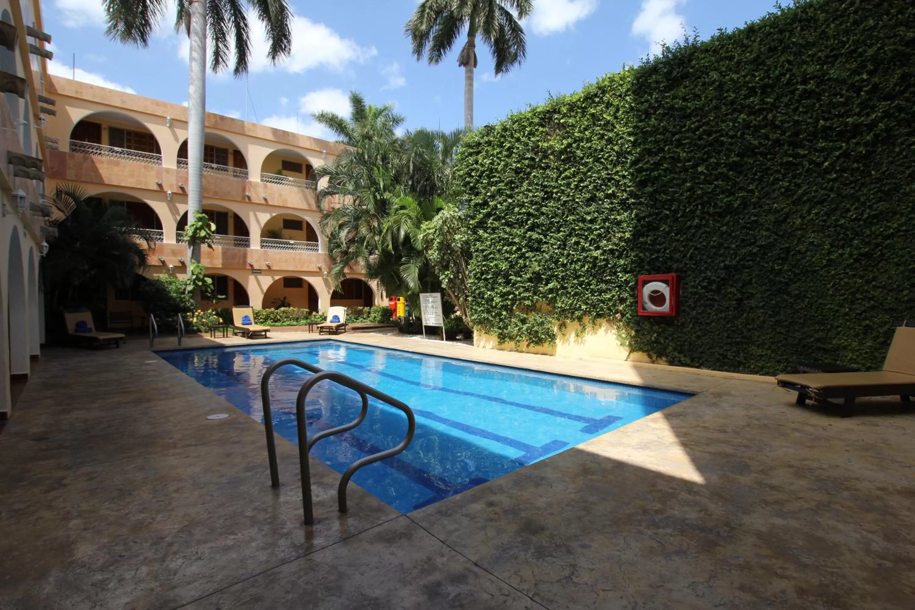 Swimming pool in Hotel Maya Yucatan