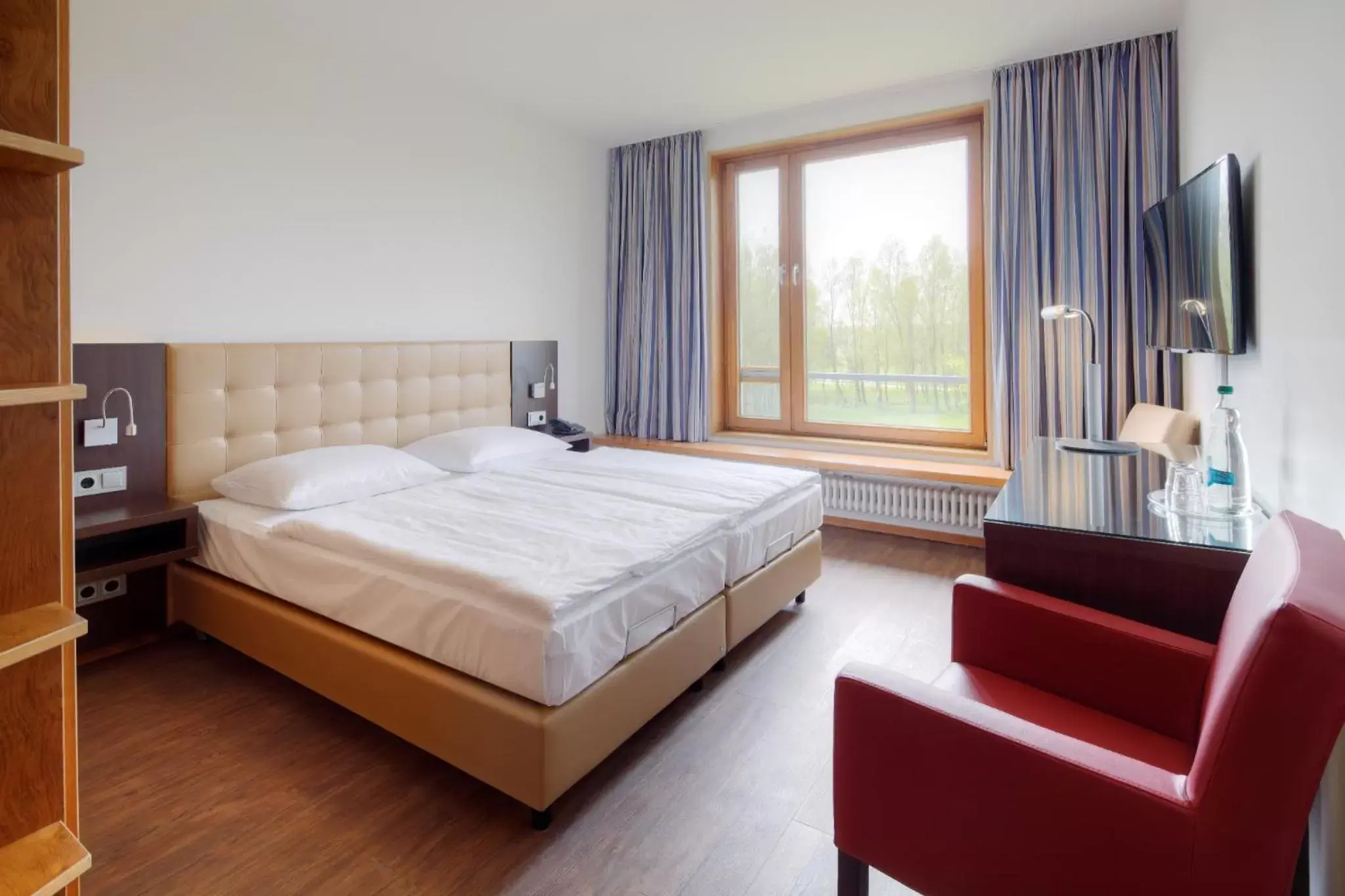 Photo of the whole room, Bed in Ostseehotel Dierhagen