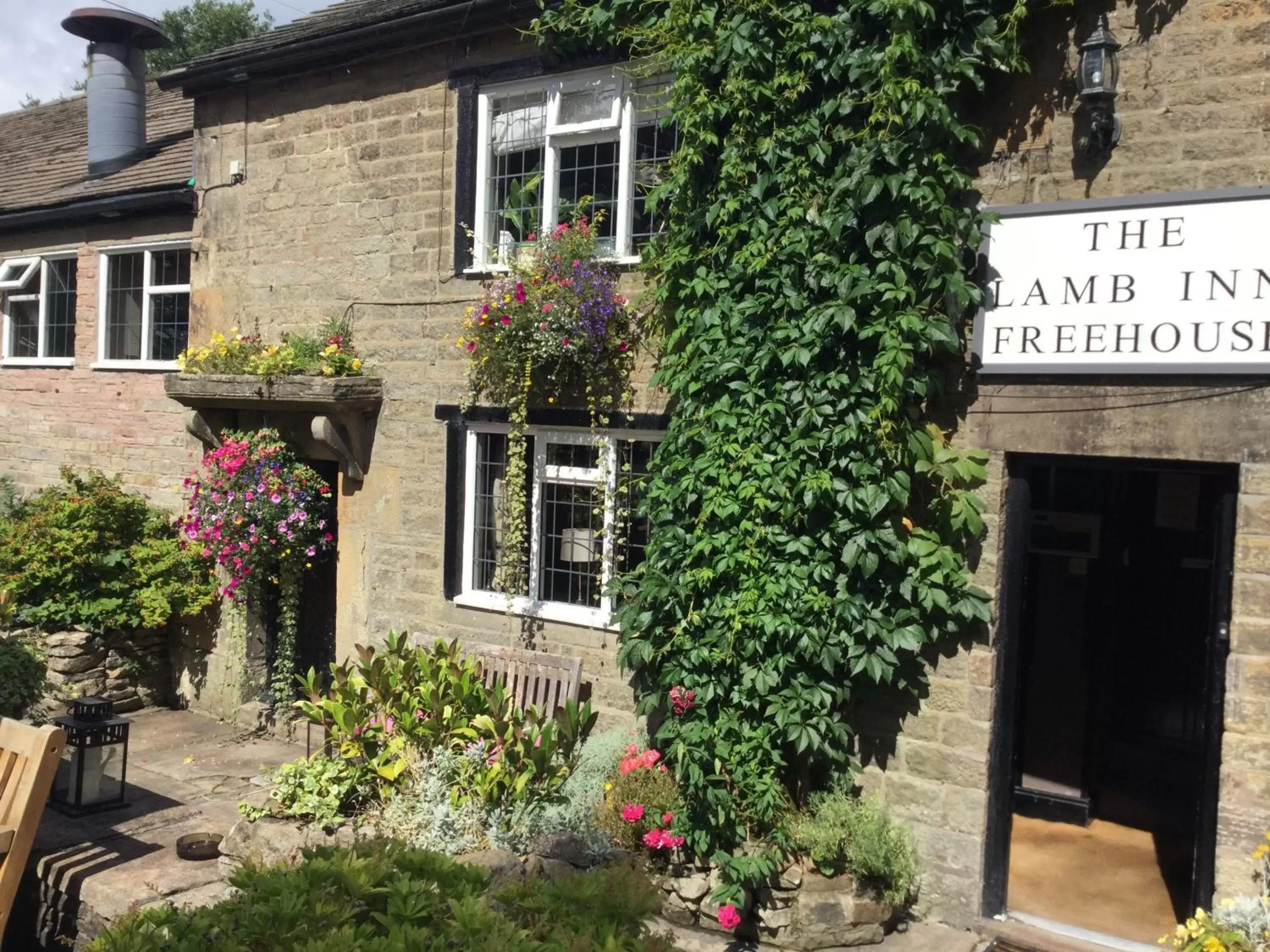 Facade/entrance in The Lamb Inn Facade/entrance in The Lamb Inn