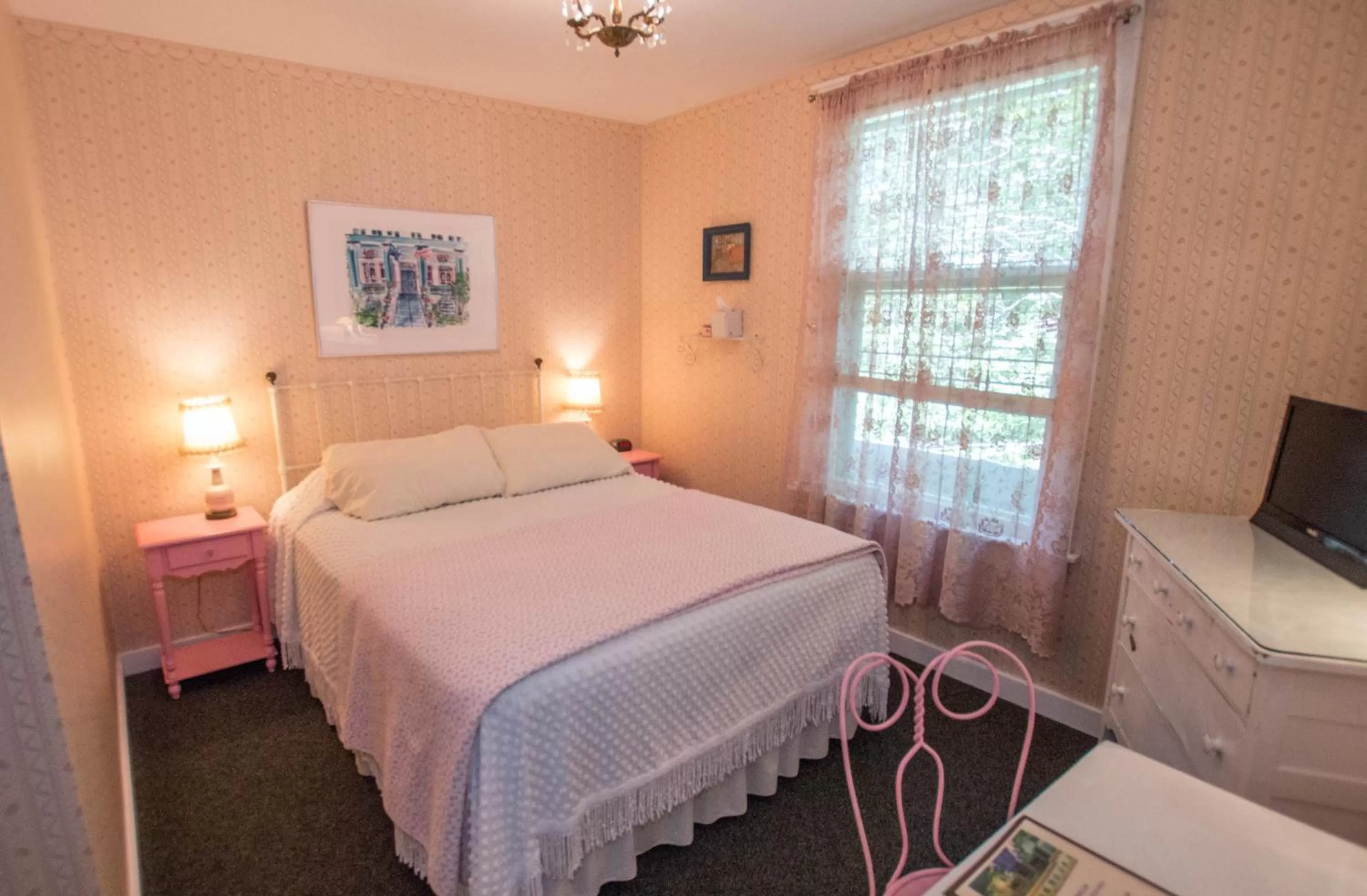 Bed in Terrace Inn and 1911 Restaurant