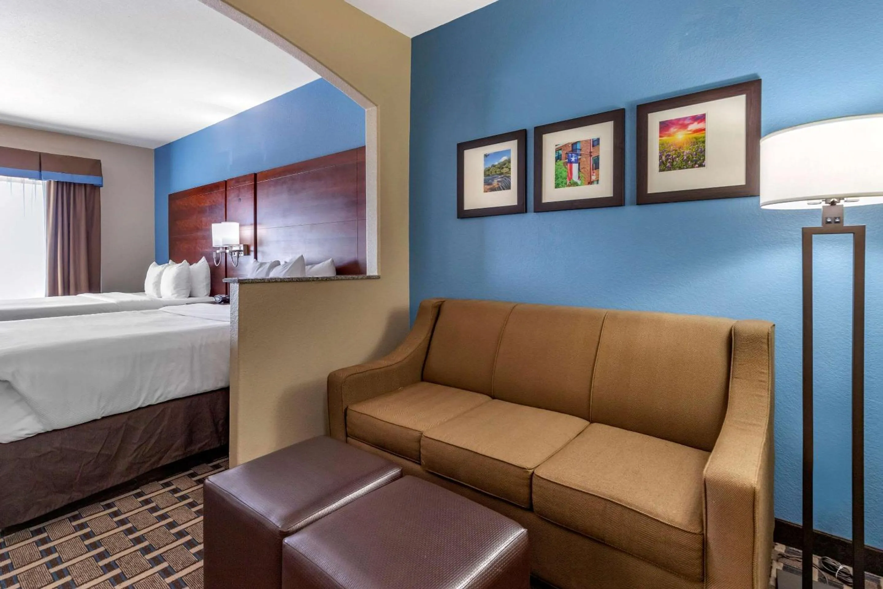 Photo of the whole room, Bed in Comfort Suites Georgetown