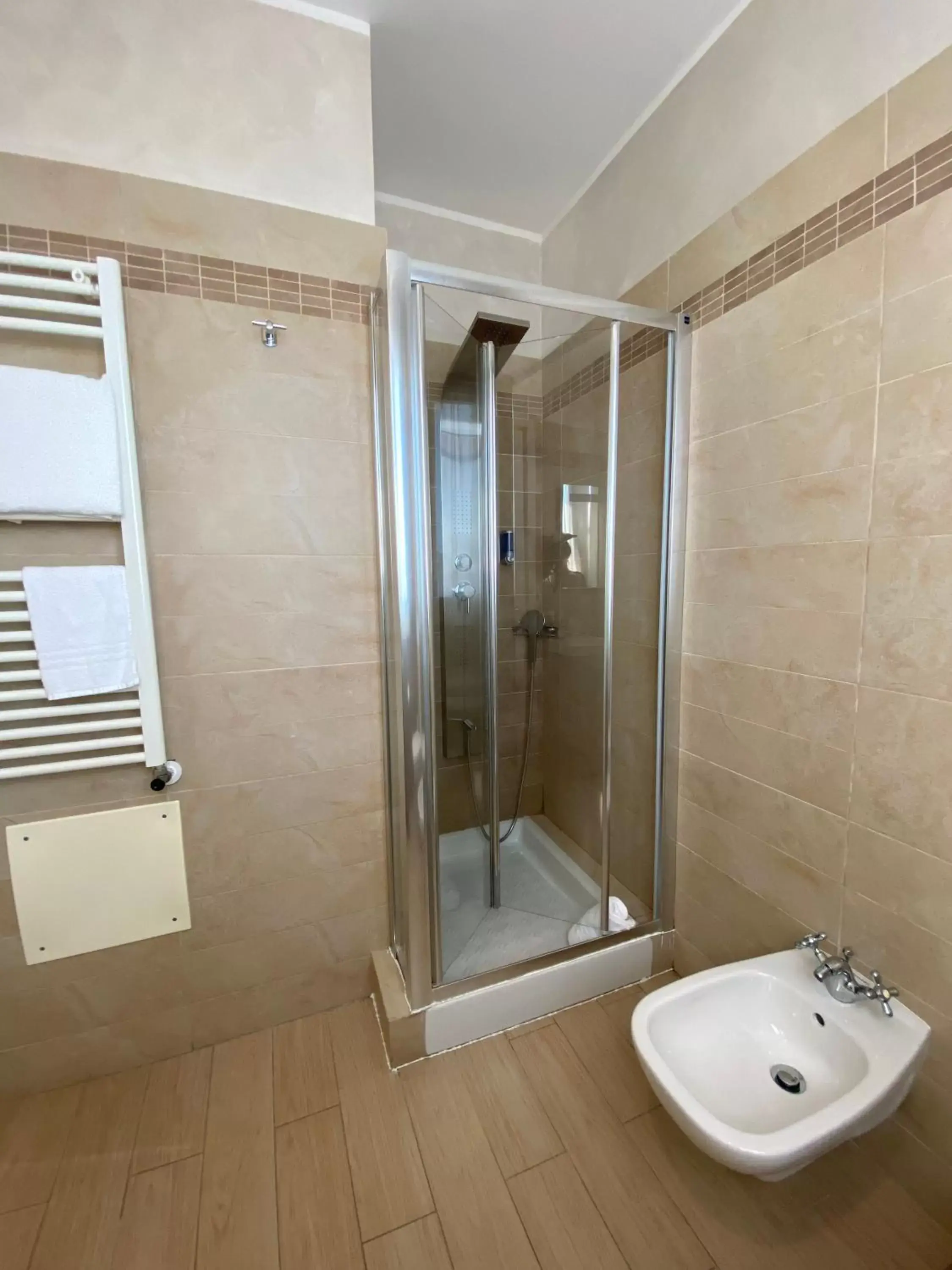 Shower, Bathroom in Marina Beach Suite Hotel