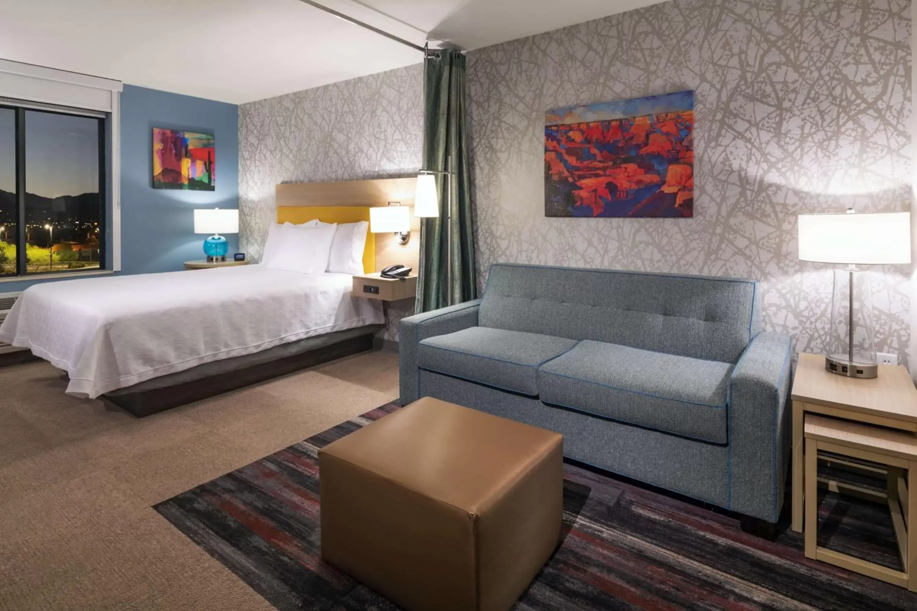 Living room, Bed in Home2 Suites by Hilton Kingman Living room, Bed in Home2 Suites by Hilton Kingman