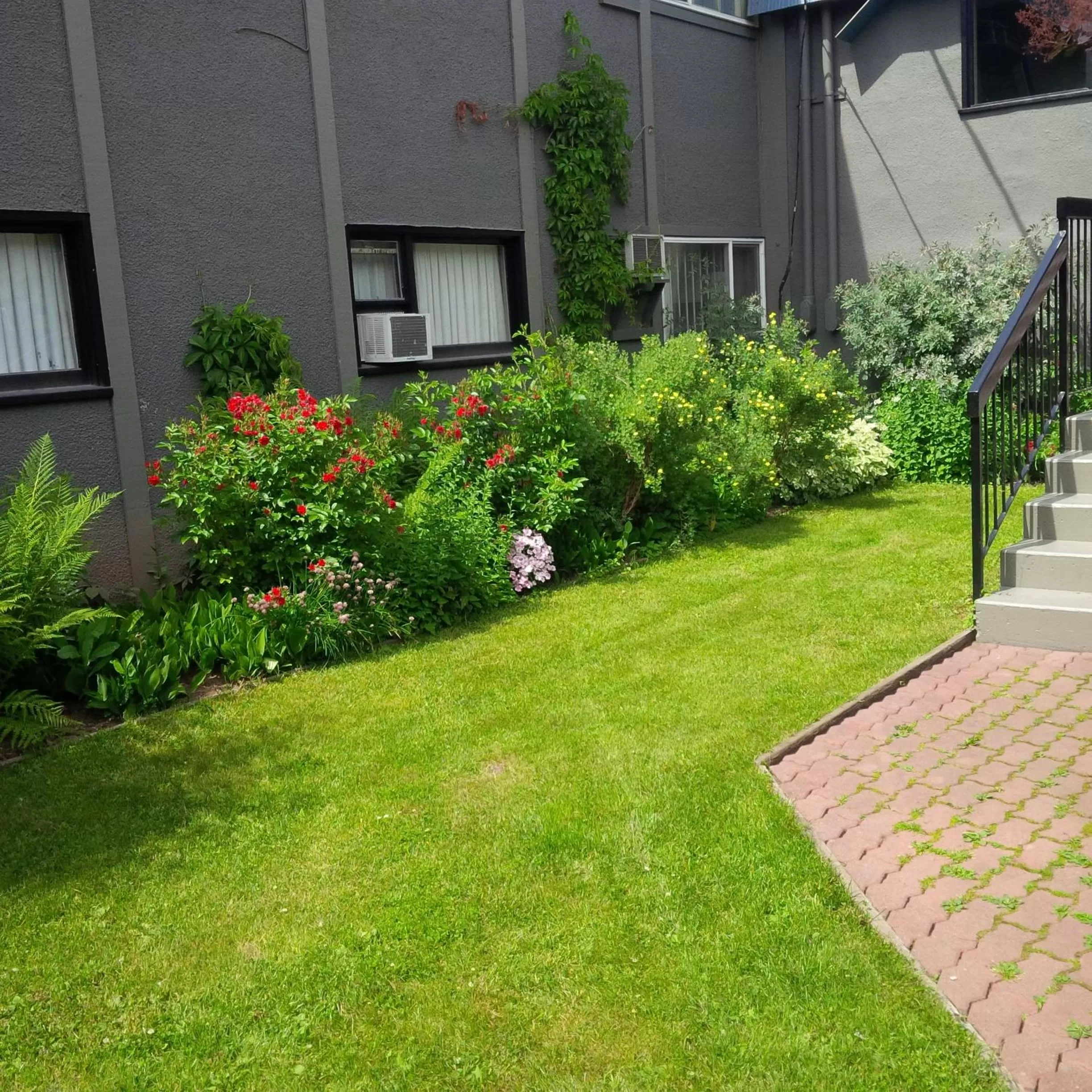 Garden in Wells Gray Inn