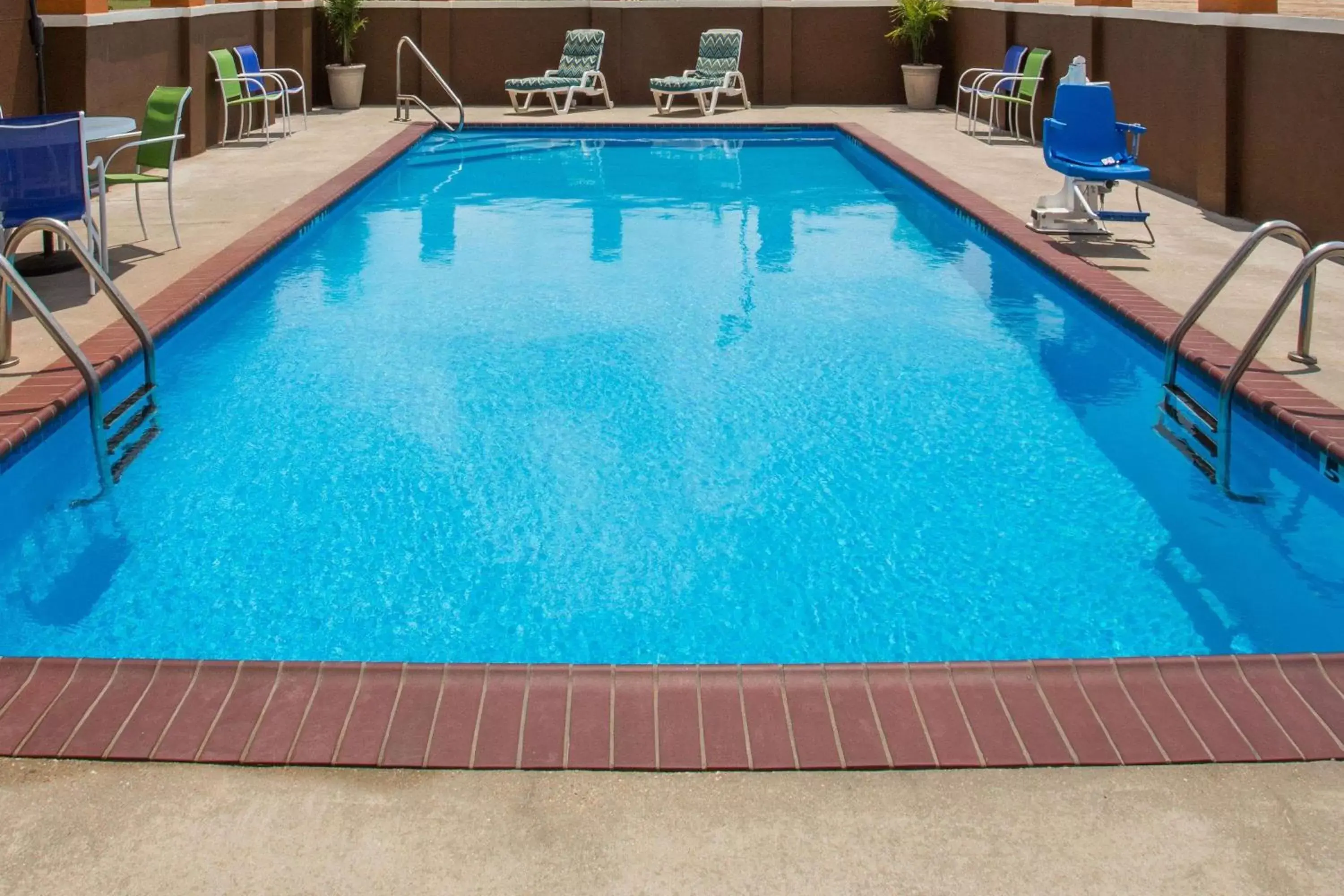 Pool view, Swimming Pool in Days Inn & Suites by Wyndham Thibodaux