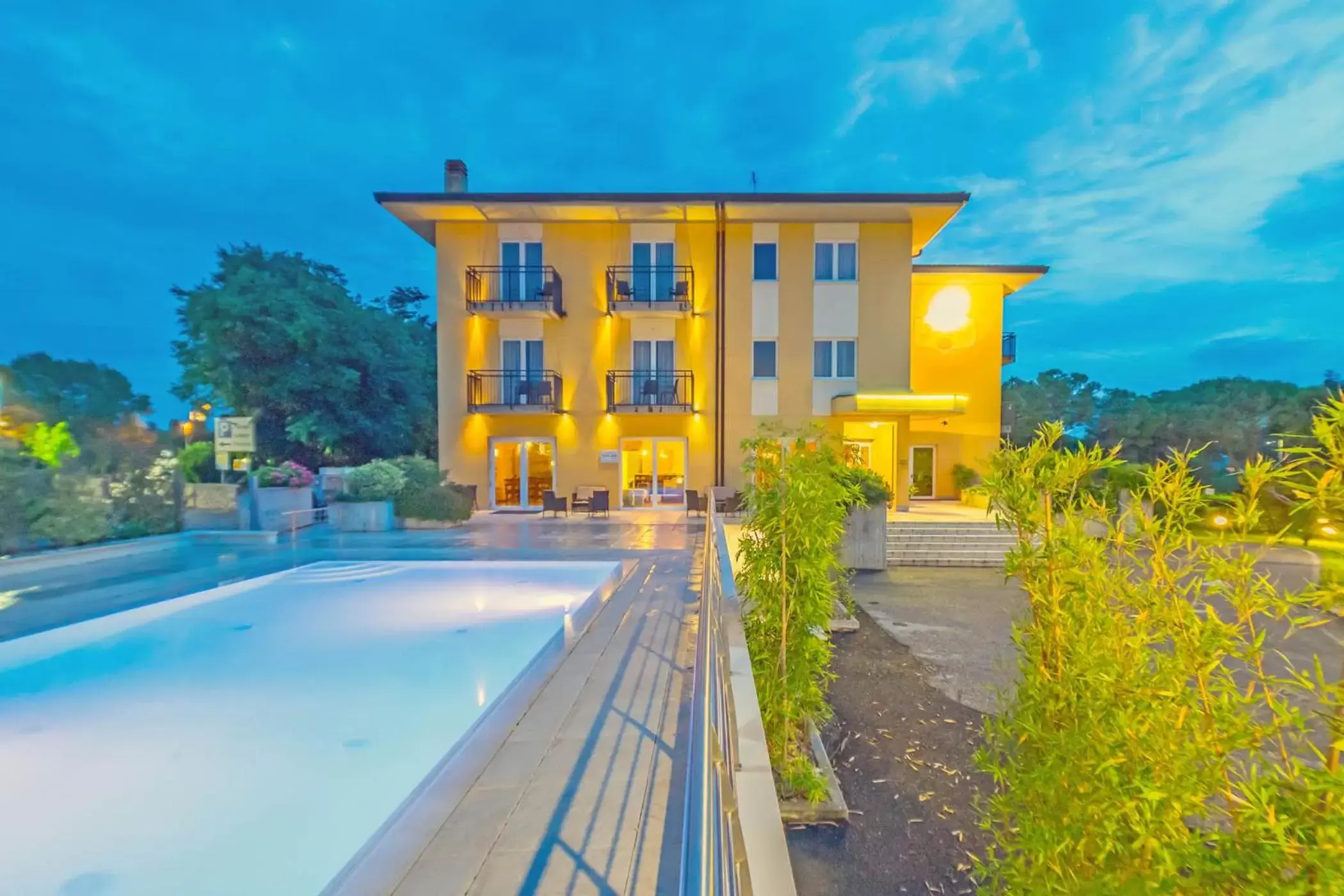 Night, Swimming Pool in Hotel Nuova Barcaccia