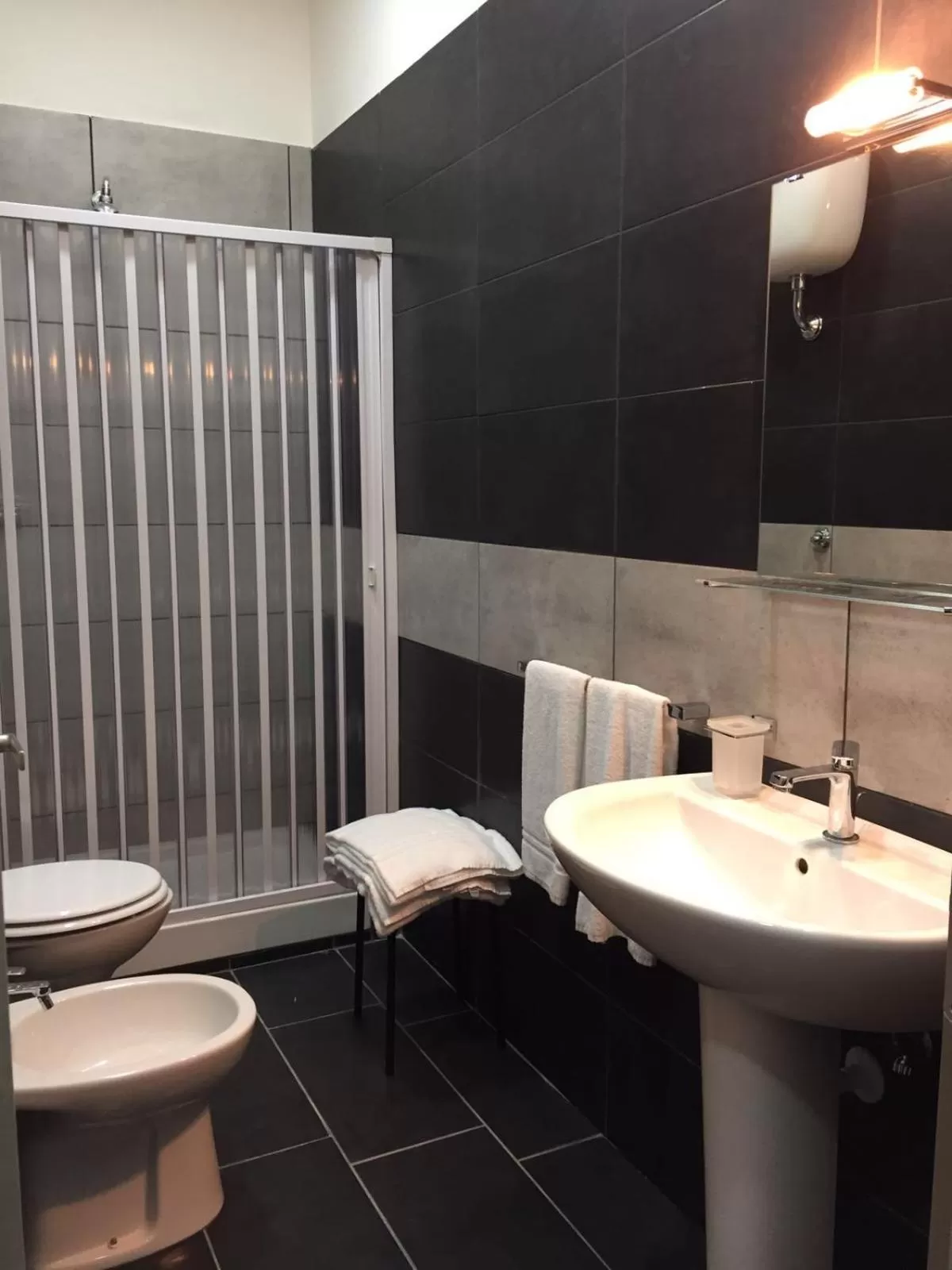 Bathroom in B&B Napoli Binario 1