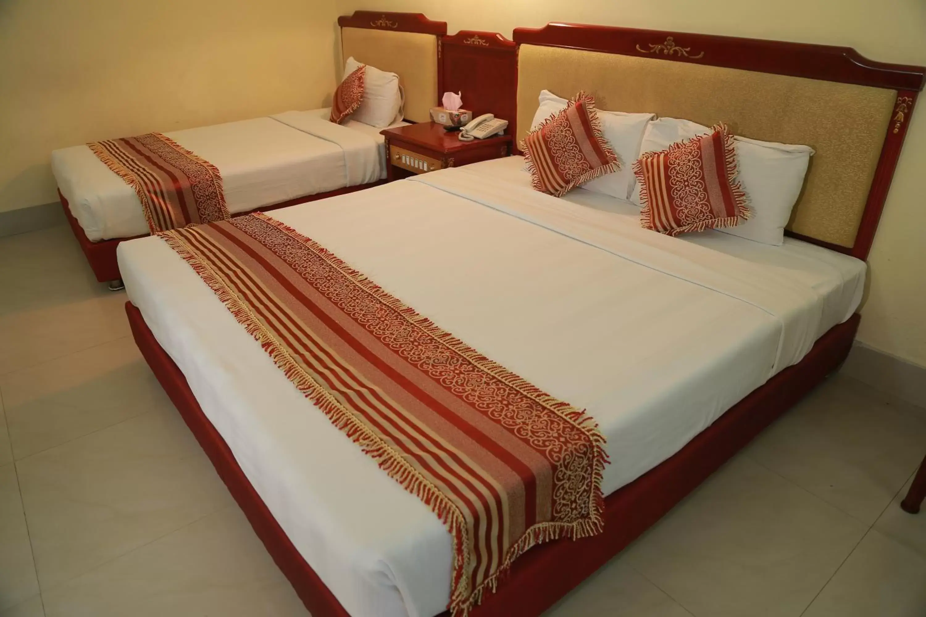 Bed in Hotel Metro International