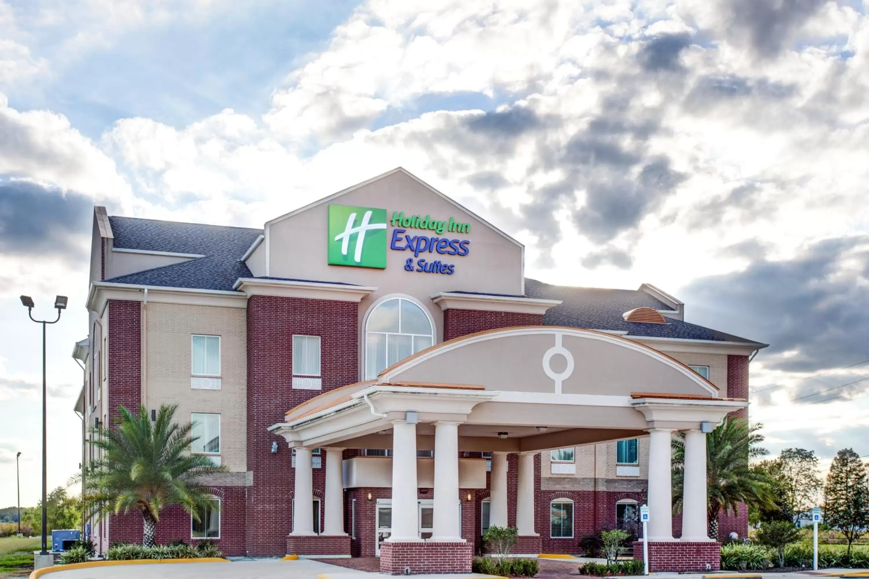 Property Building in Holiday Inn Express & Suites Raceland - Highway 90, an IHG Hotel