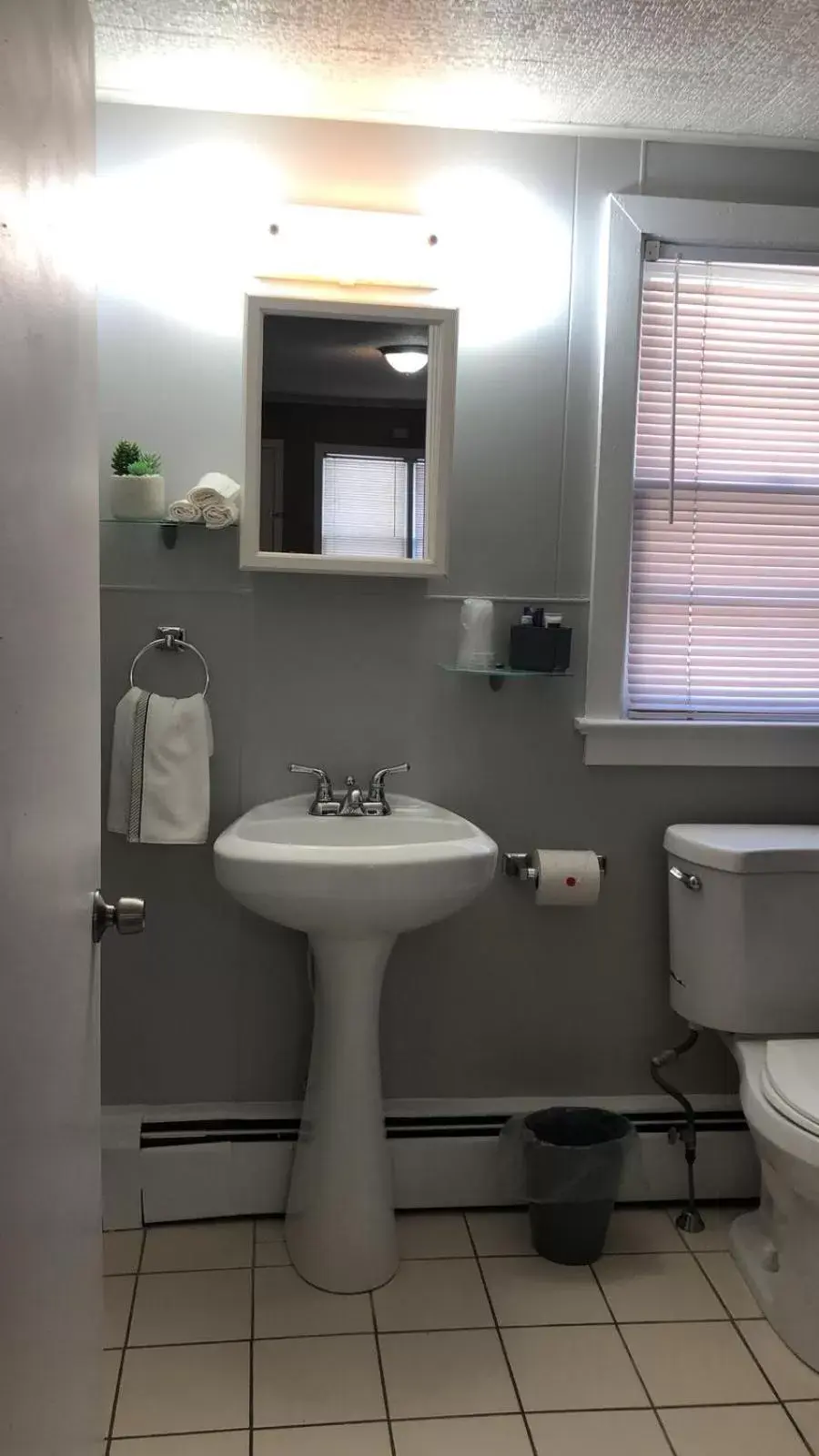 Bathroom in Reynolds House inn