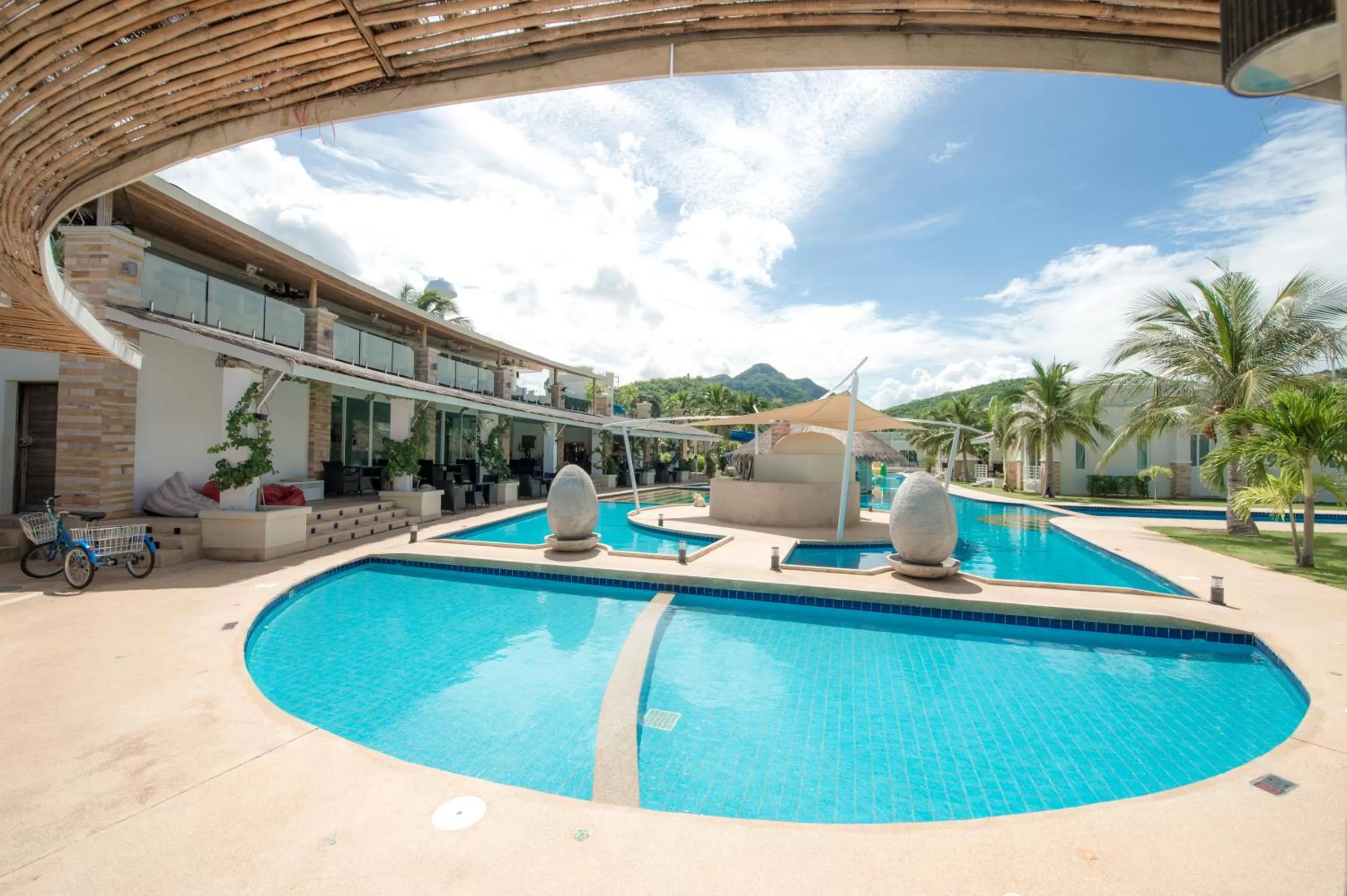 Shopping Area in Oriental Beach Pearl Resort