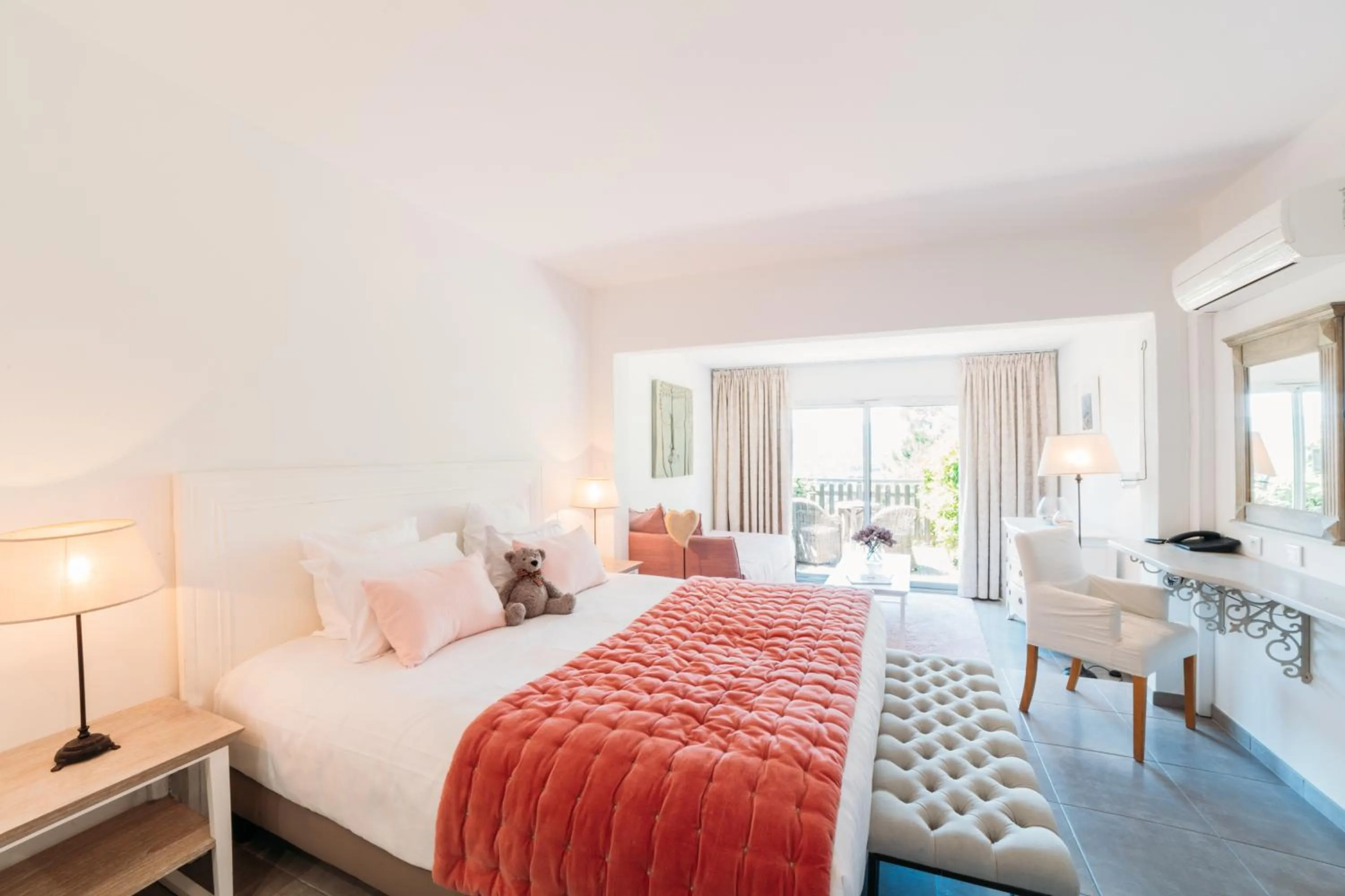 Bed in Hôtel Font Mourier