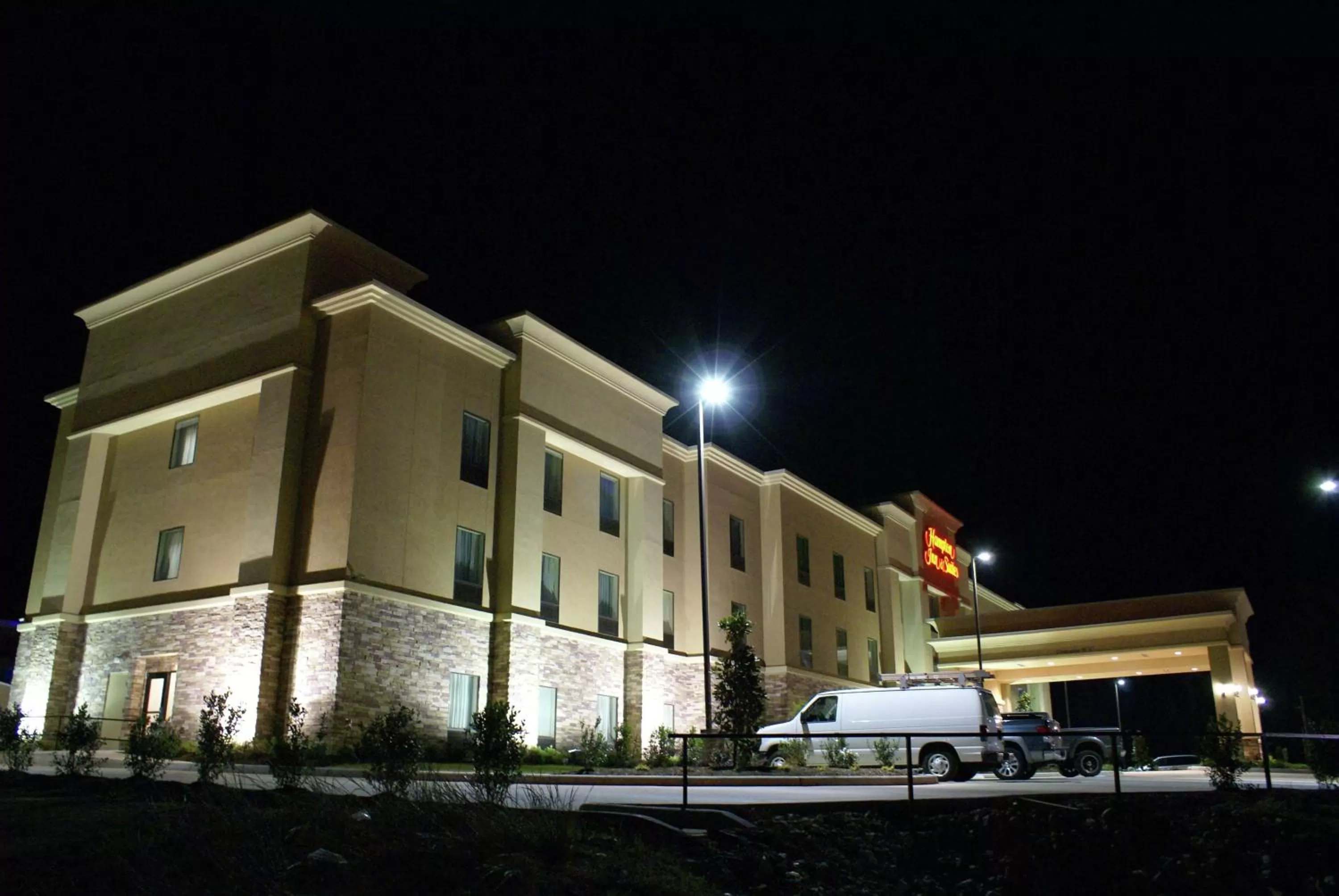 Property building in Hampton Inn & Suites Center