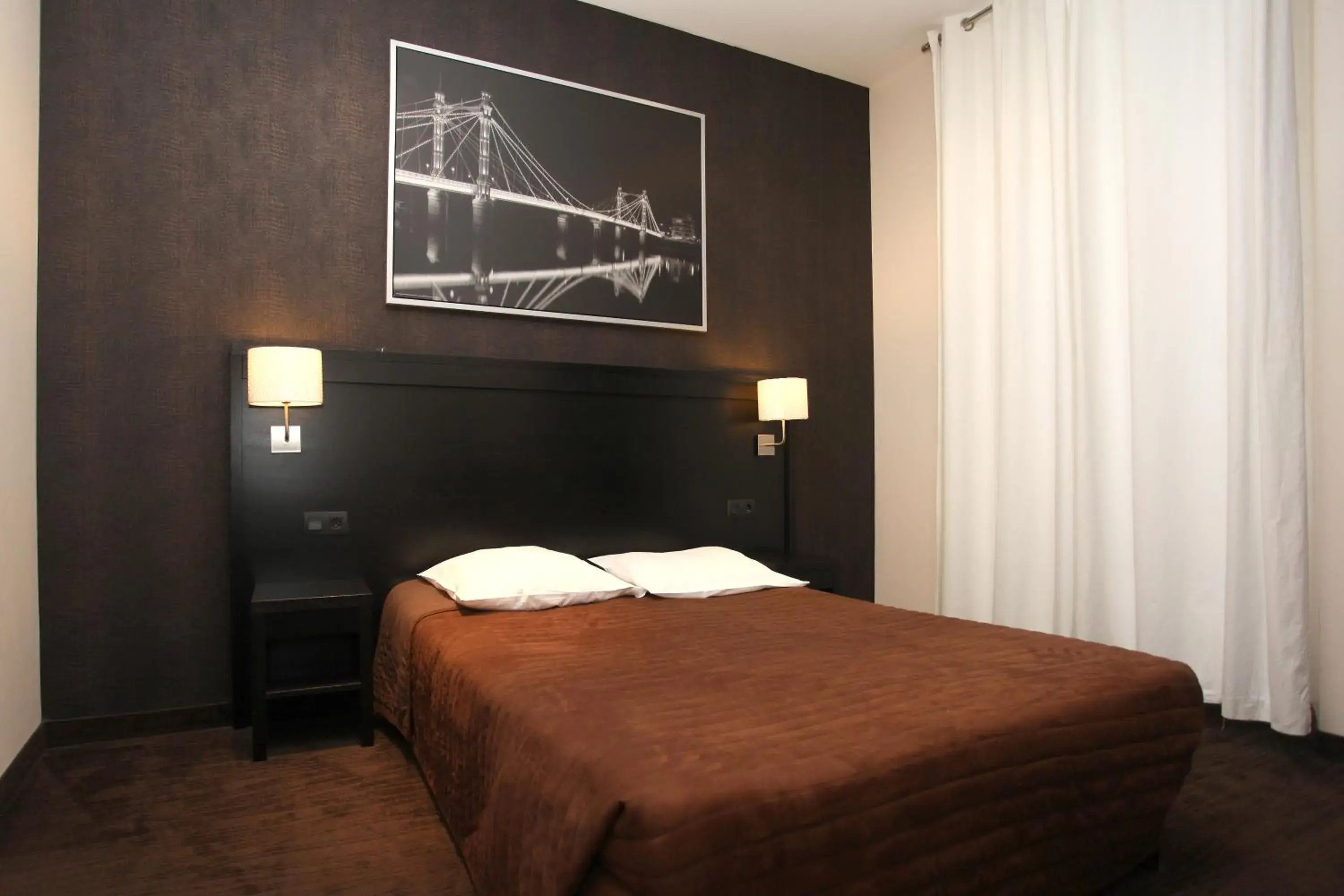 Bed in Trocadero