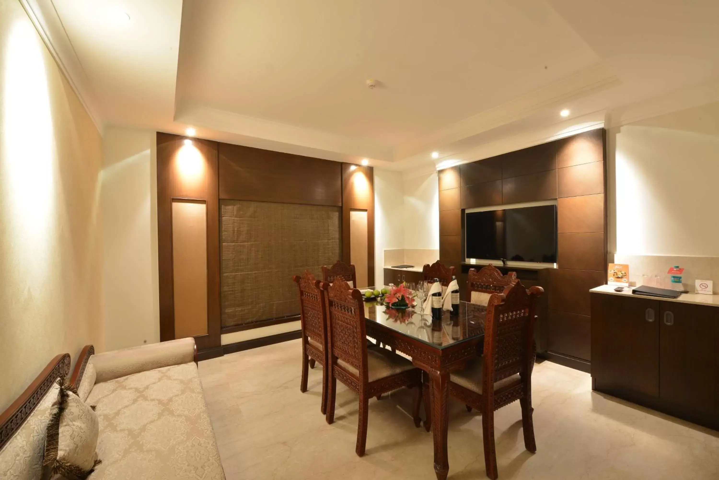 Photo of the whole room, Dining Area in Ramada Plaza Chennai