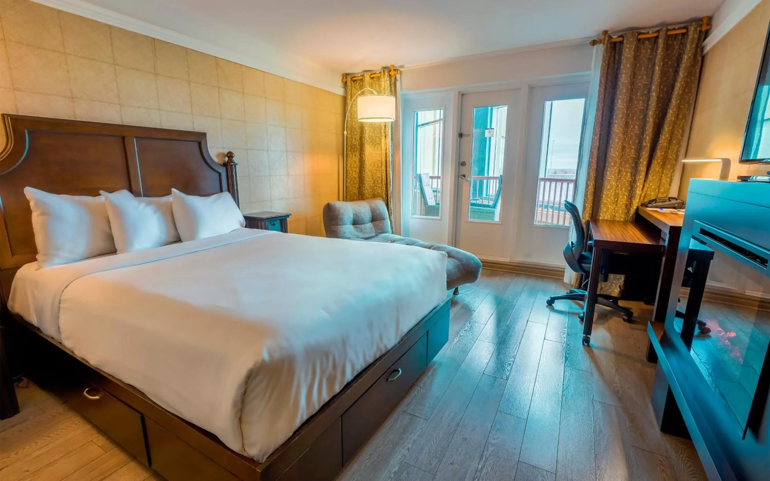 Queen Room with Garden View in L'Hôtel Québec par JARO Queen Room with Garden View in L'Hôtel Québec par JARO