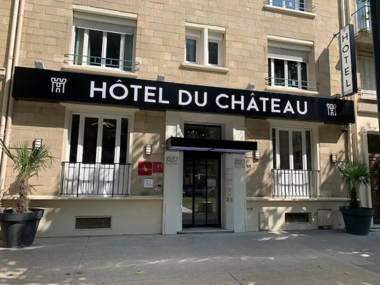 Property building in Hotel Du Chateau