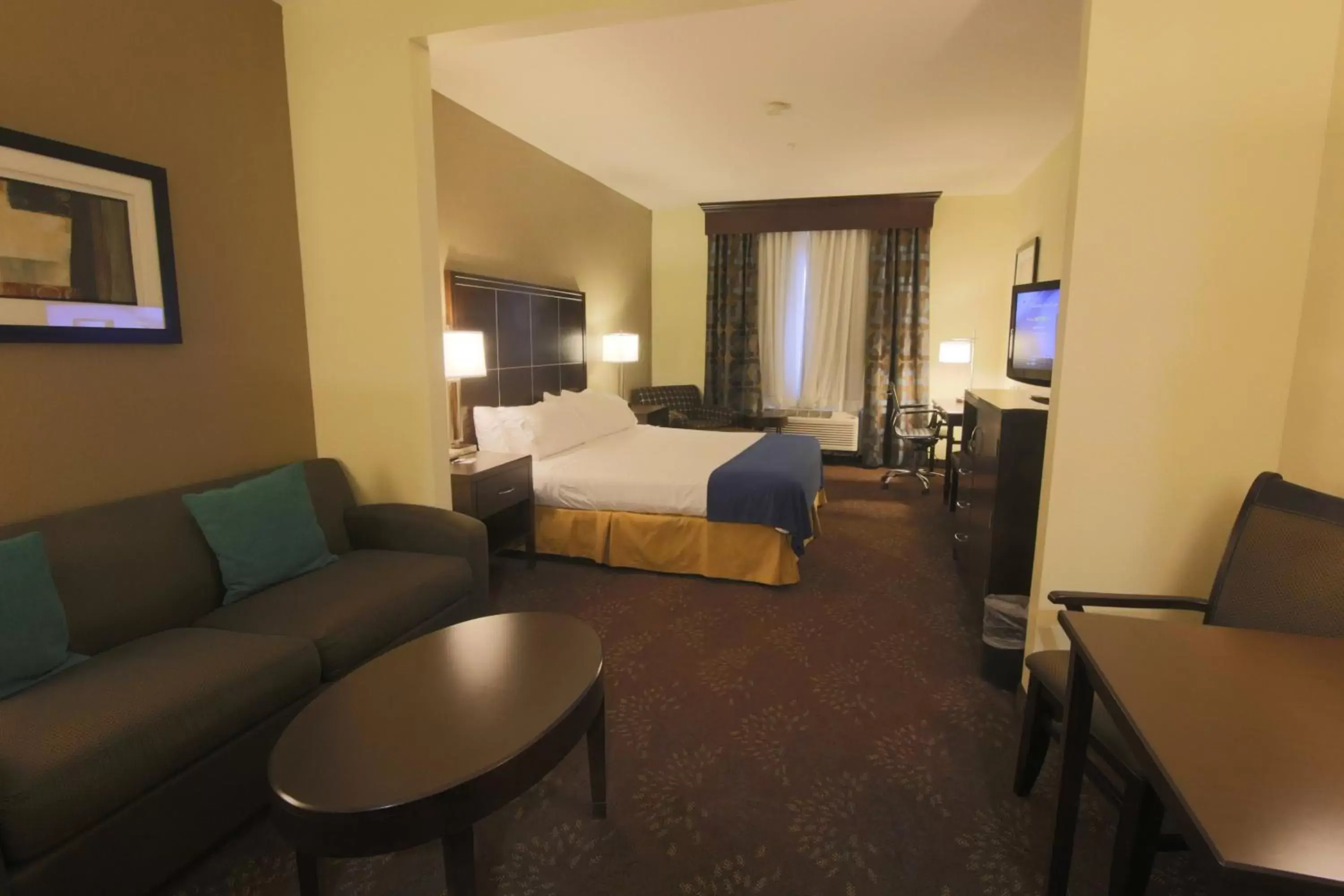 Photo of the whole room in Hampton Inn & Suites Cathedral City