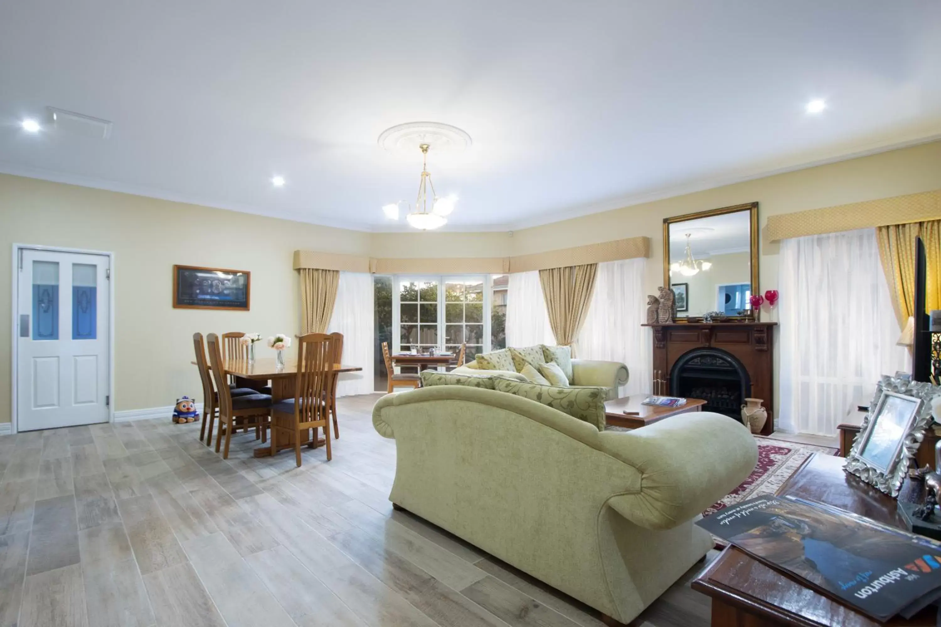 Breakfast in Durham Lodge Bed & Breakfast Breakfast in Durham Lodge Bed & Breakfast