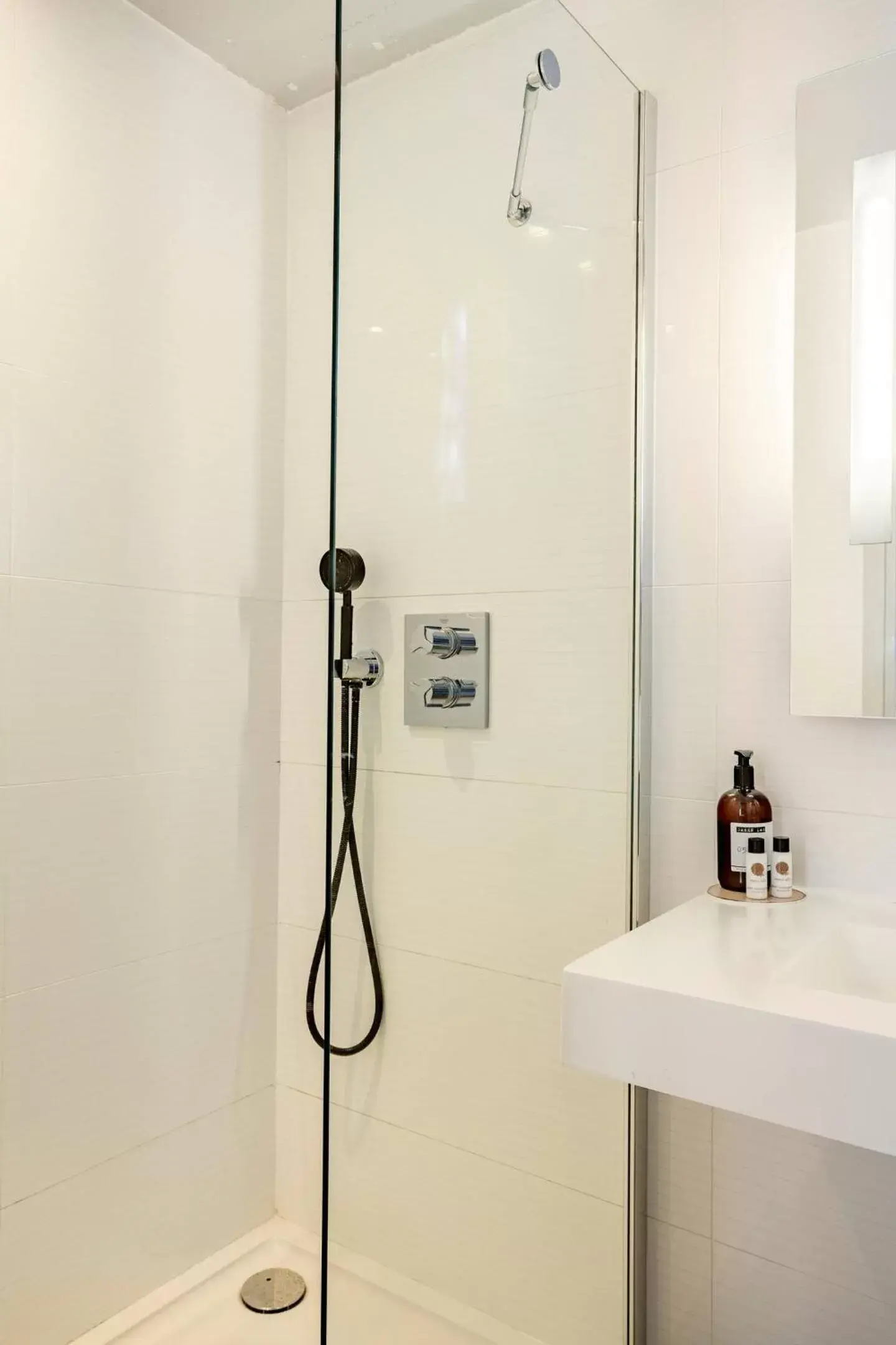 Shower, Bathroom in Hotel Opéra Marigny