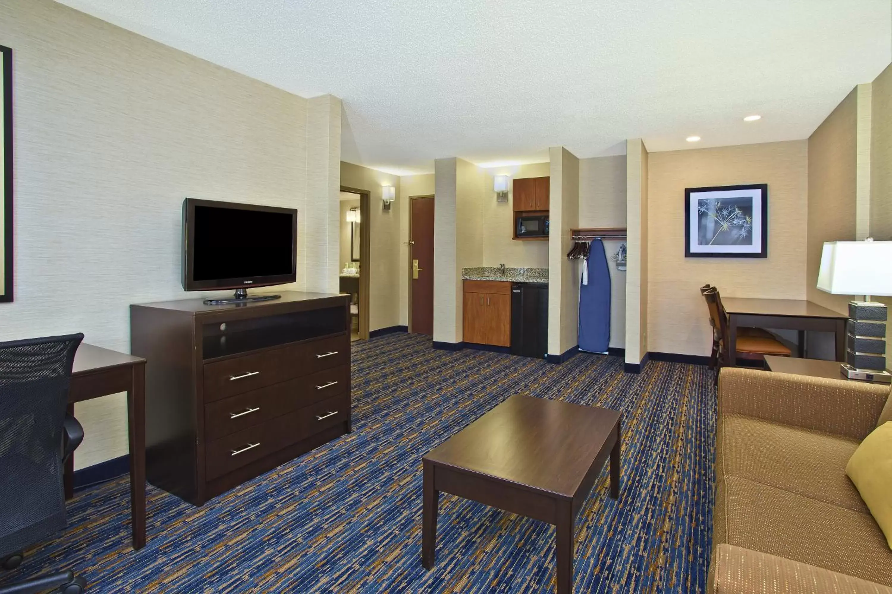 Photo of the whole room, TV/Entertainment Center in Holiday Inn Express and Suites Pittsburgh West Mifflin, an IHG Hotel