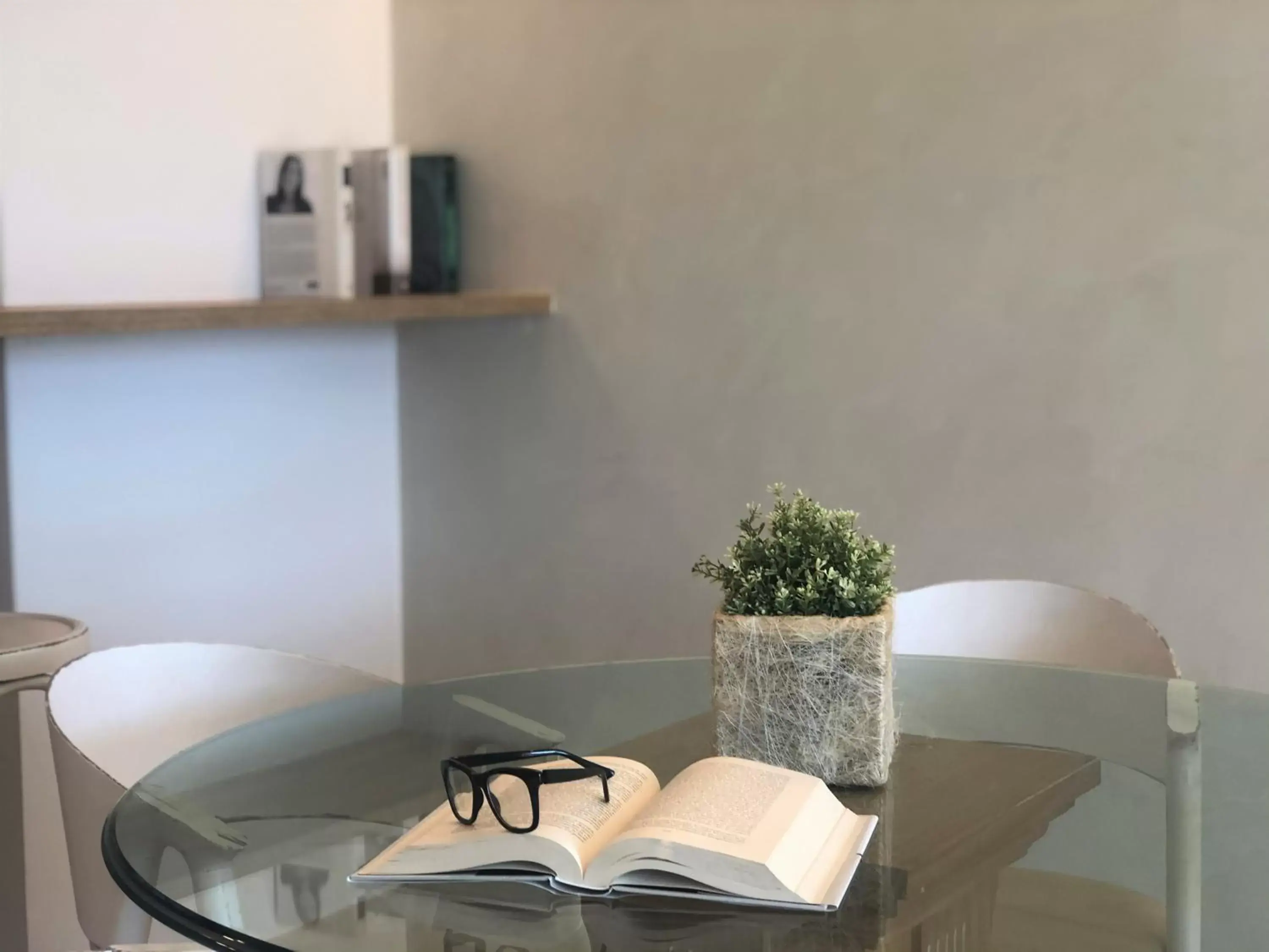 Seating area, Kitchen/Kitchenette in Mediterraneo Sitges