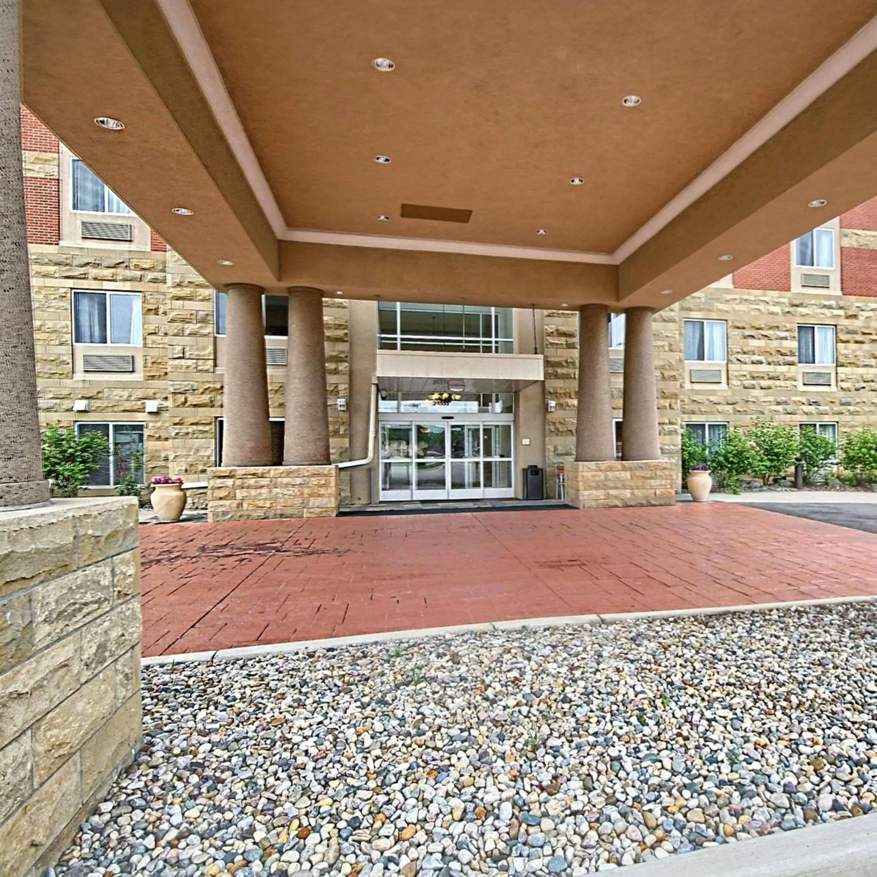 Property building in Country Inn & Suites by Radisson, Dearborn, MI